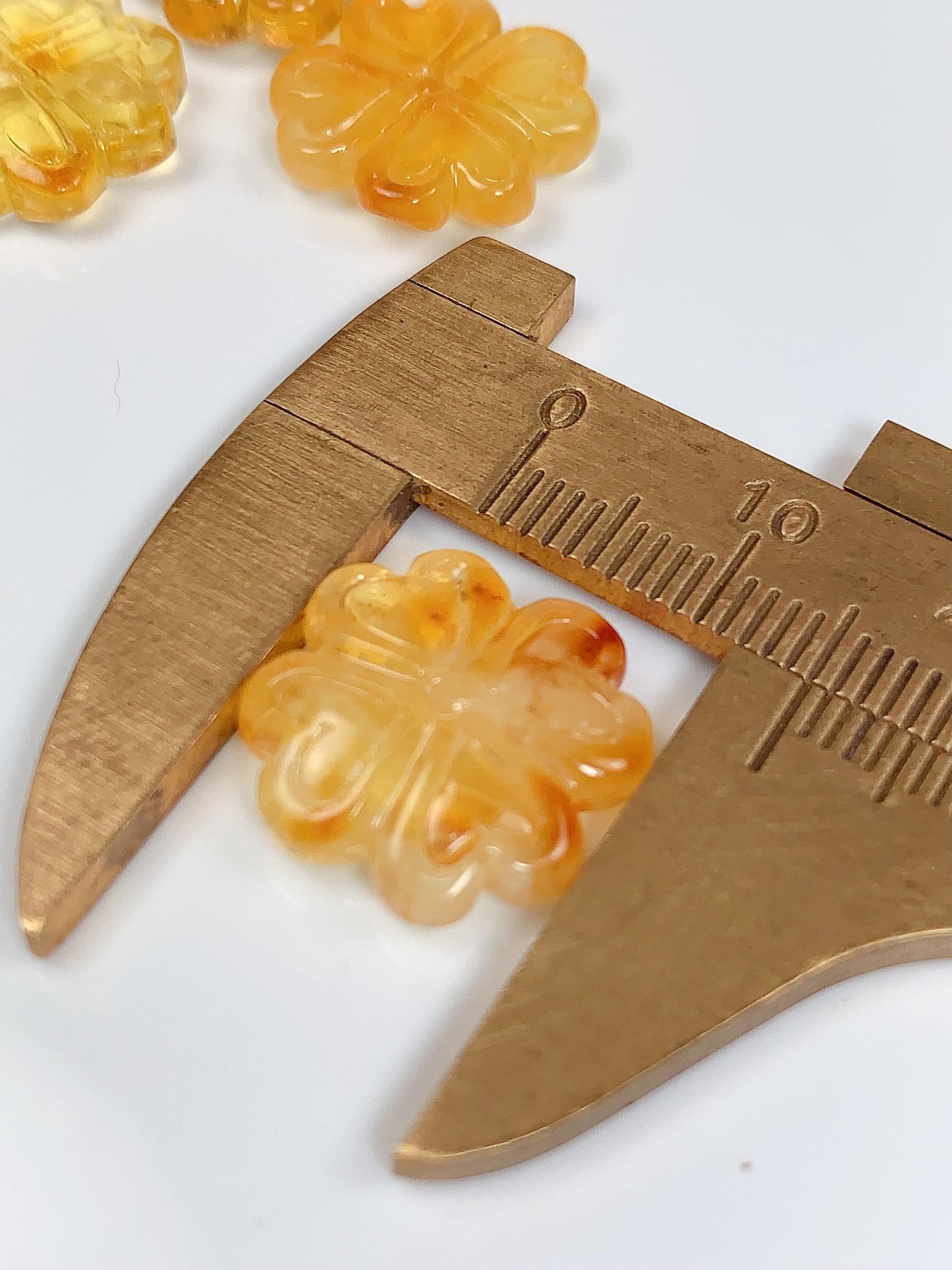 Natural Yellow Amber Flower Gemstone: Heart Cut (15mm-17mm)