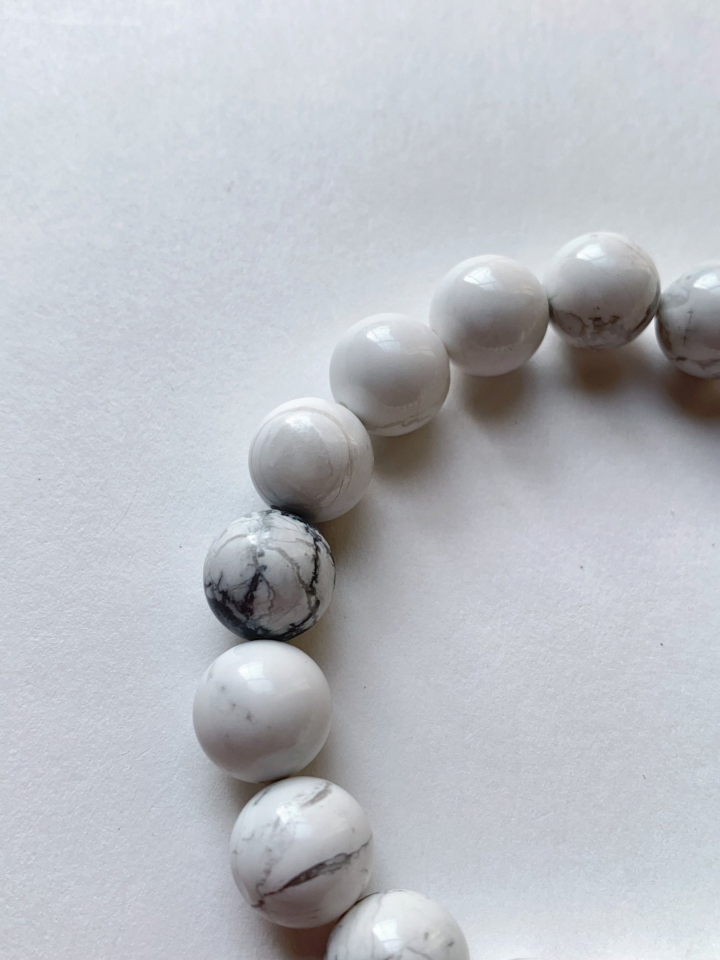 Grade AAA Genuine Natural White Gray Howlite Smooth Round Stretch Bracelet 6mm 8mm