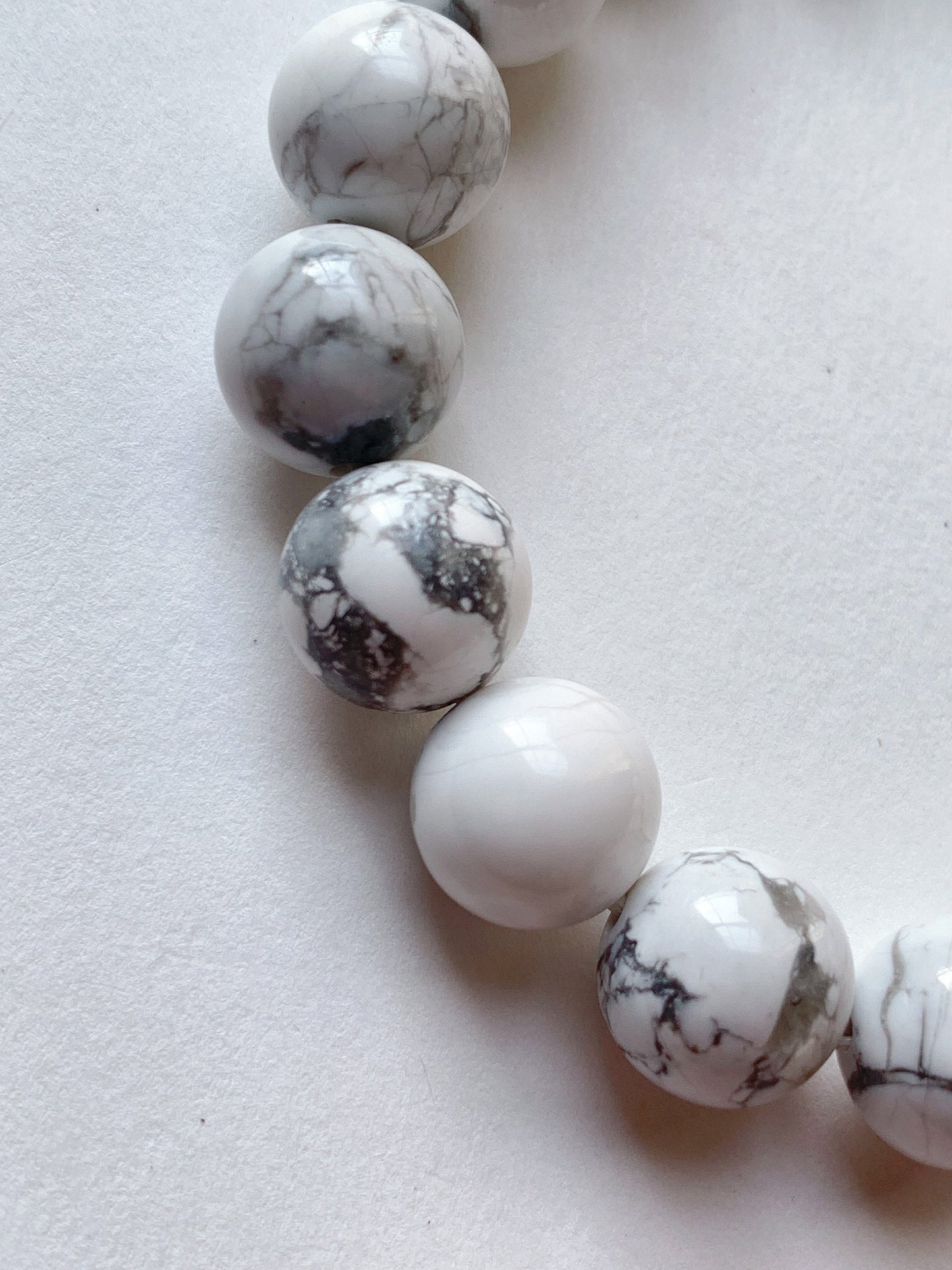 Grade AAA Genuine Natural White Gray Howlite Smooth Round Stretch Bracelet 6mm 8mm