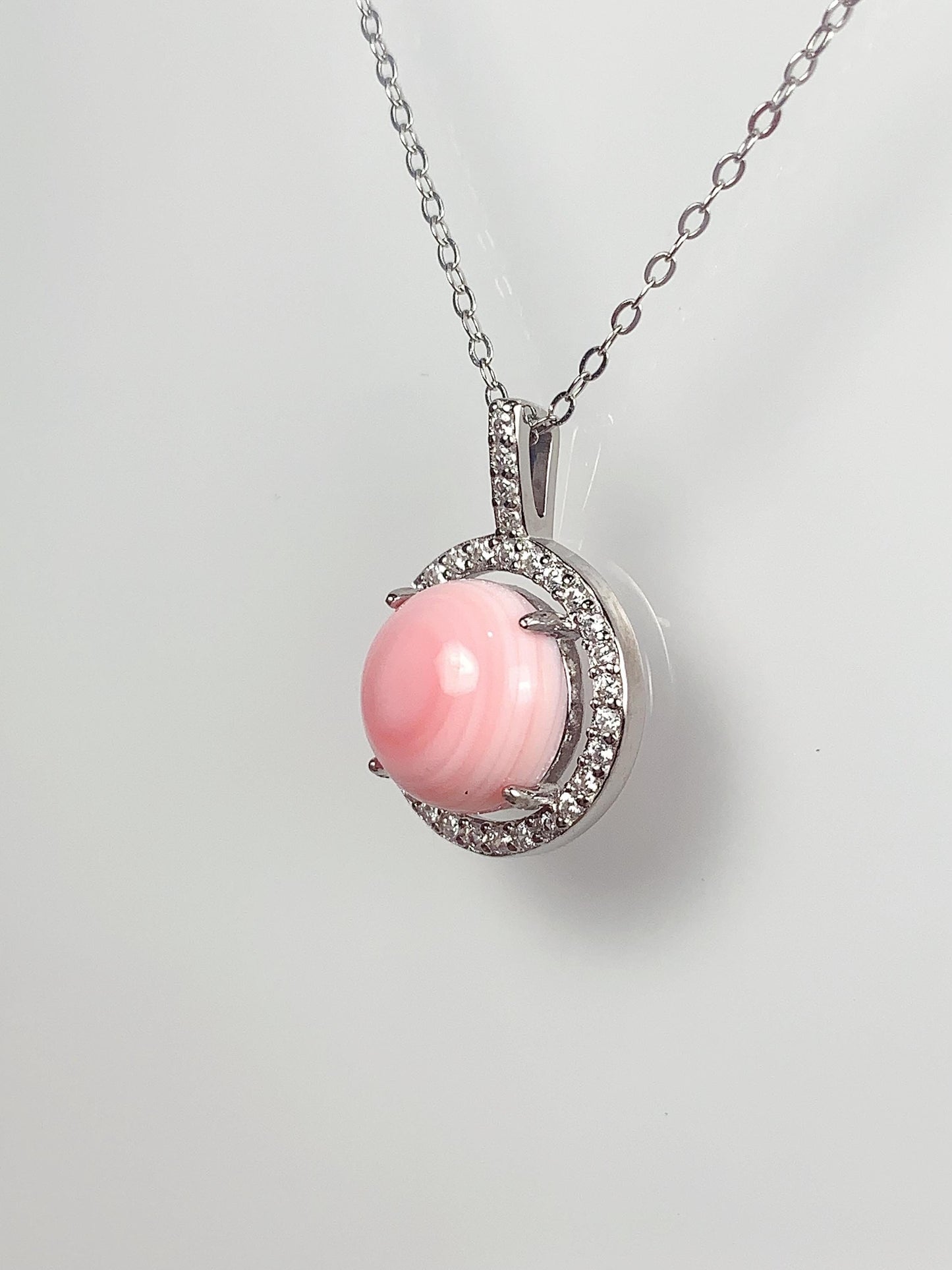 10mm Gems 18K Gold Plated Sterling Silver Queen Conch Pendant Necklace