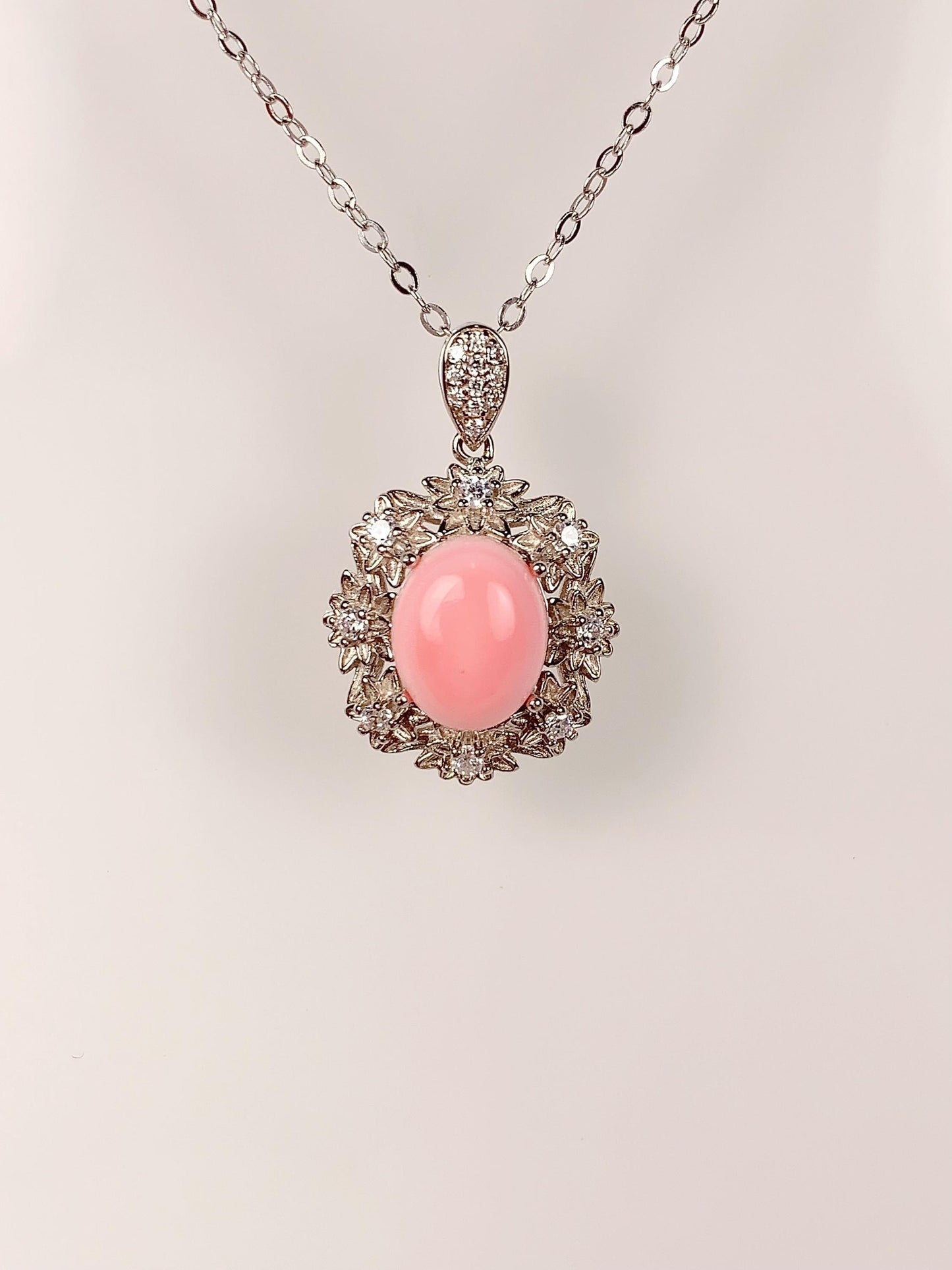 Queen Conch Necklace: 18K Gold Plated Sterling Silver Pendant