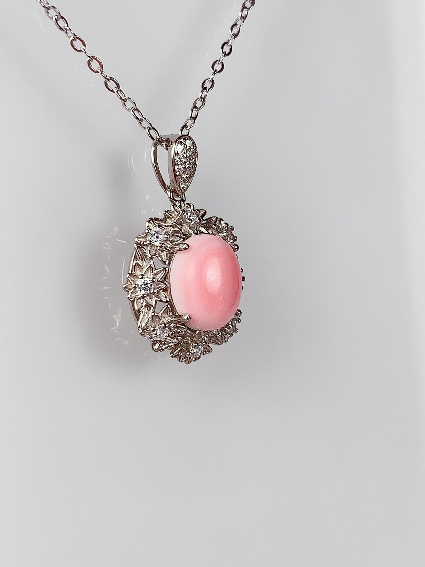 Queen Conch Necklace: 18K Gold Plated Sterling Silver Pendant