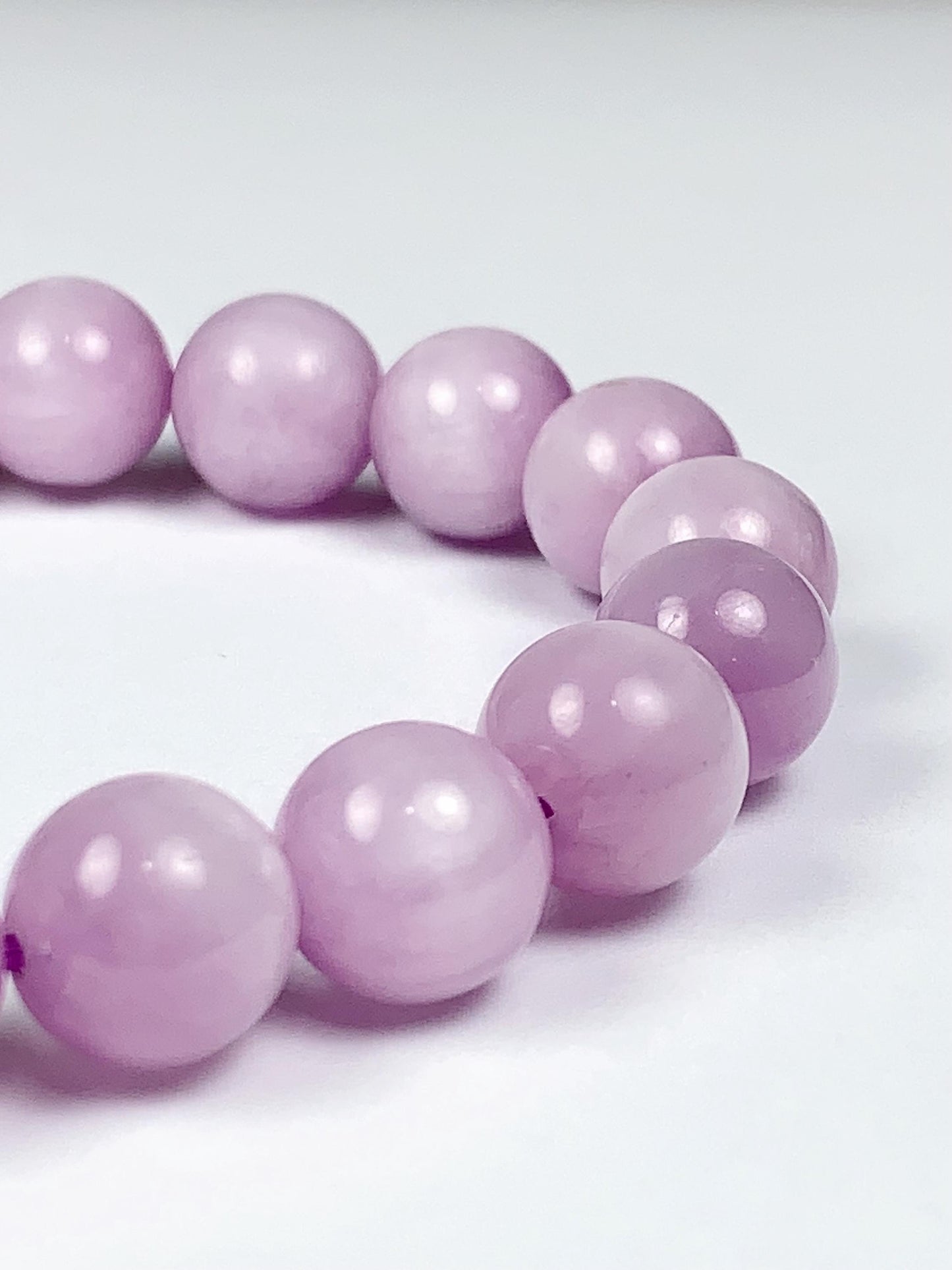 Natural Purple Kunzite Bracelet: Smooth Round Gemstone Beads (8mm 10mm 12mm)