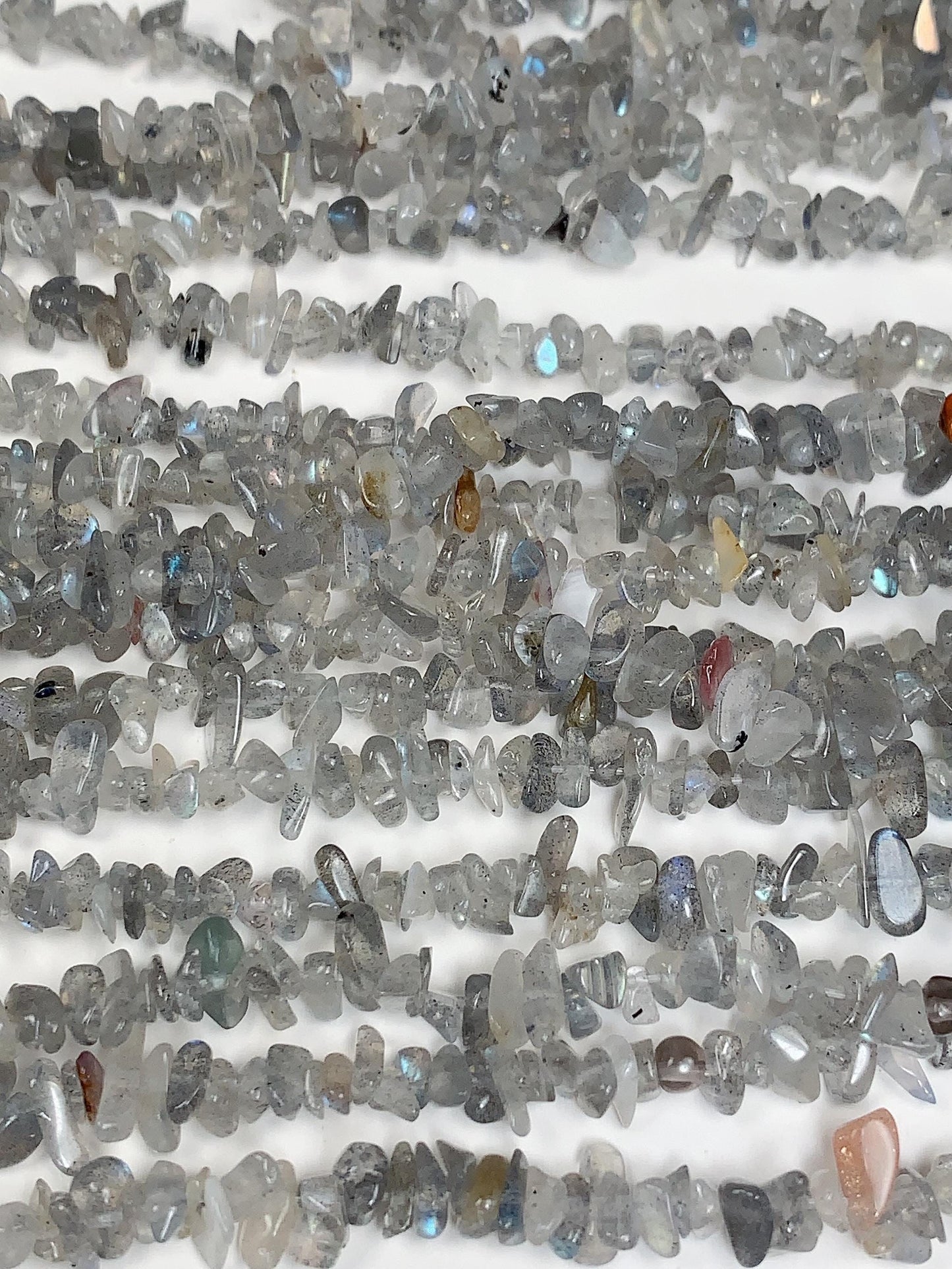 Labradorite Chip Beads: 32" Gray Blue Gemstone Nuggets (3-8mm)