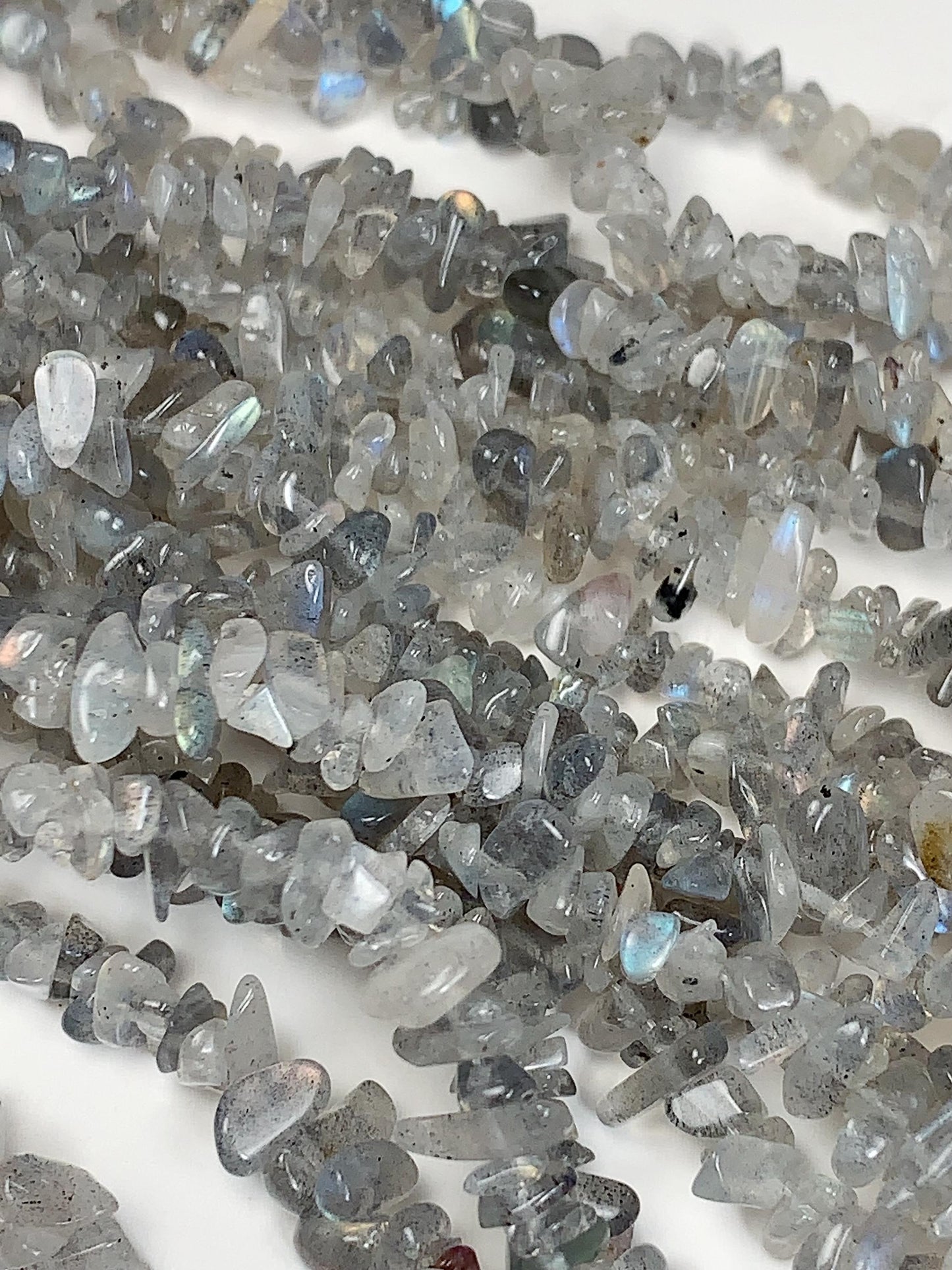Labradorite Chip Beads: 32" Gray Blue Gemstone Nuggets (3-8mm)