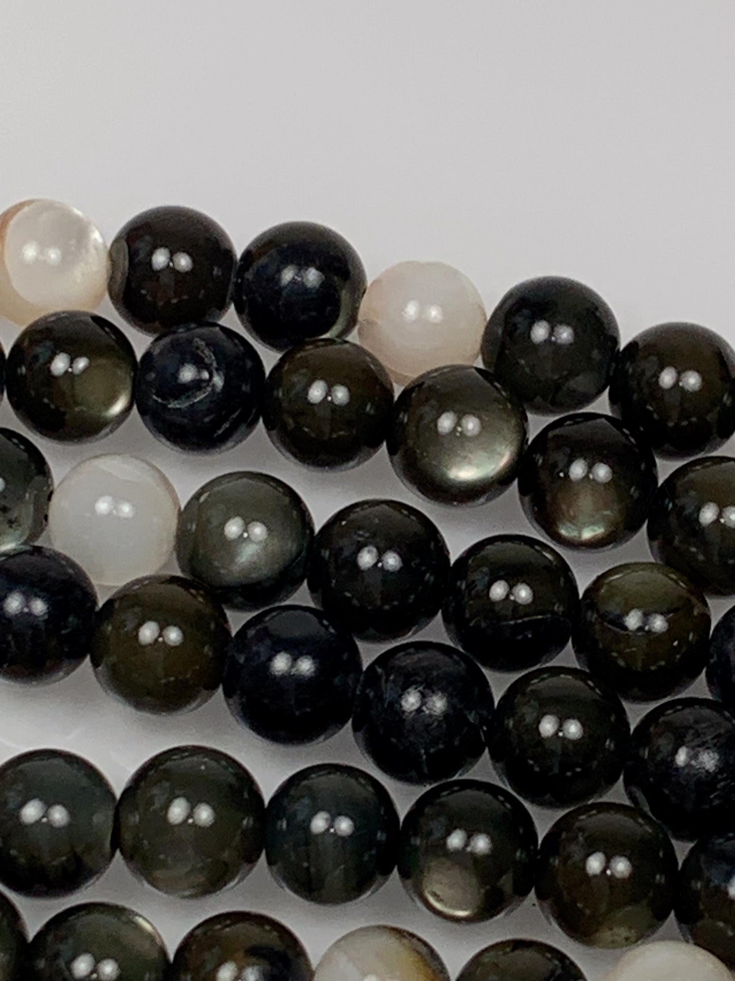 Natural Black Deep Green Mother of Pearl shell smooth round Beads: Genuine Gemstone Strand 15