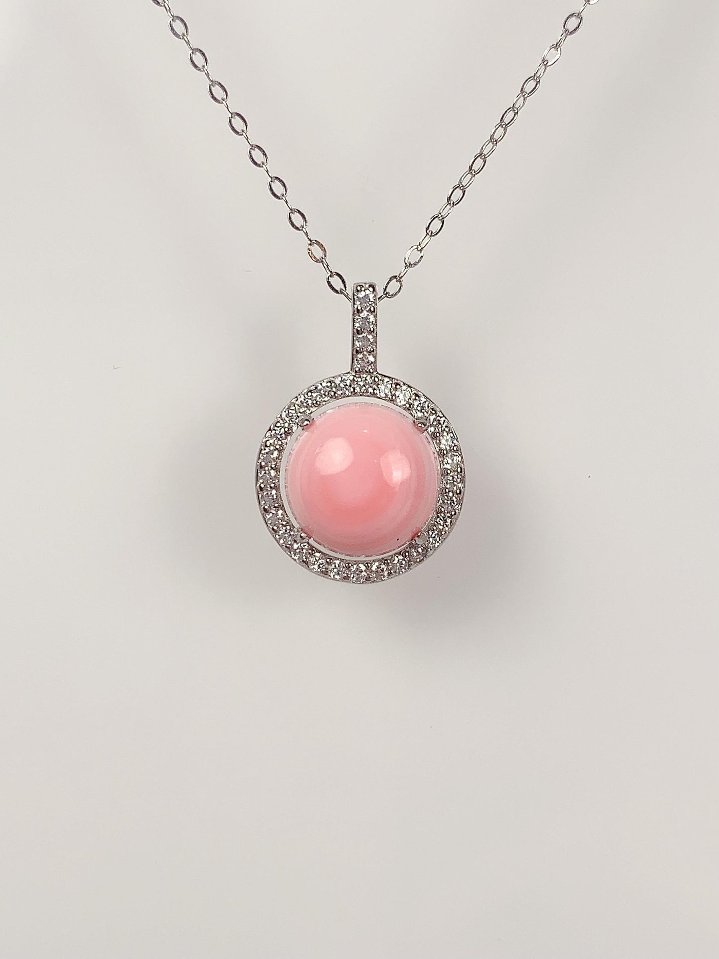 10mm Gems 18K Gold Plated Sterling Silver Queen Conch Pendant Necklace