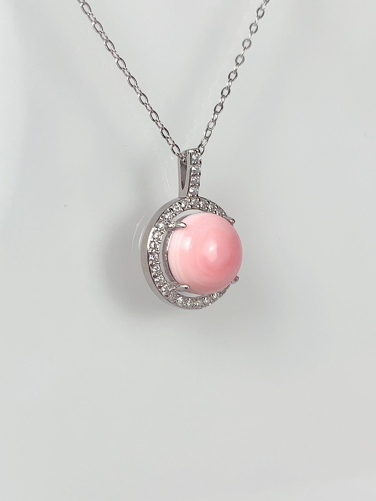 10mm Gems 18K Gold Plated Sterling Silver Queen Conch Pendant Necklace