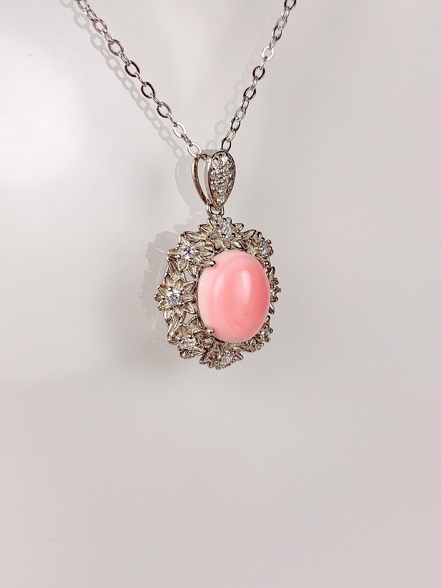 Queen Conch Necklace: 18K Gold Plated Sterling Silver Pendant