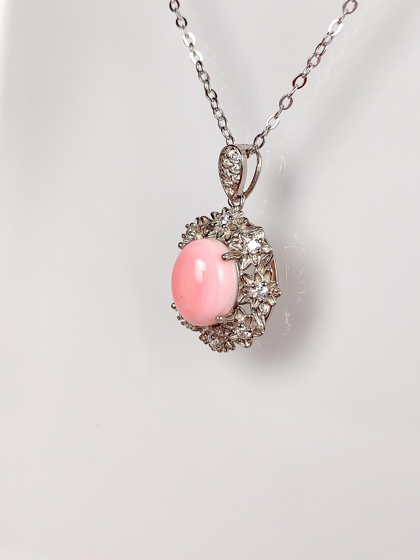 Queen Conch Necklace: 18K Gold Plated Sterling Silver Pendant