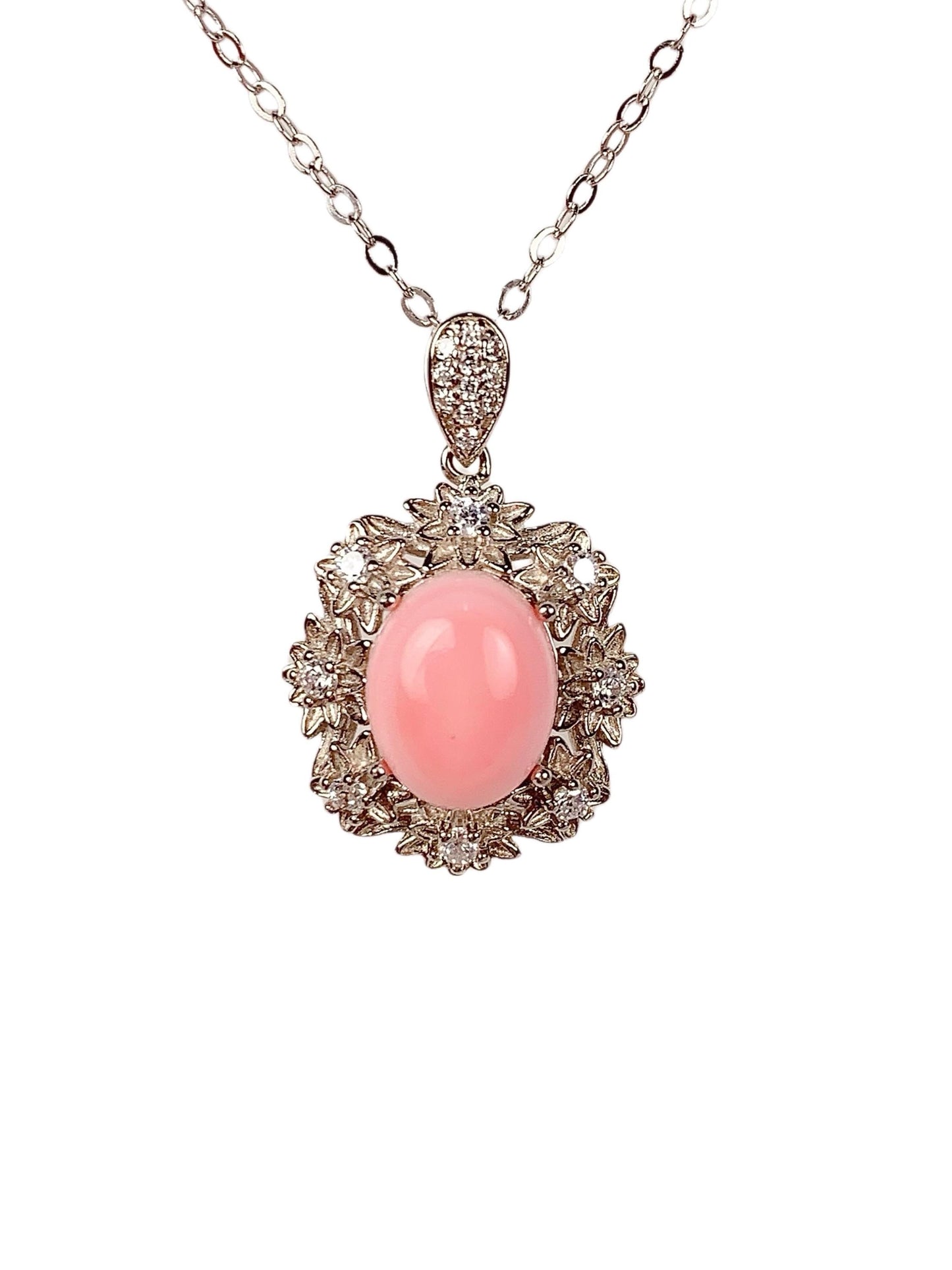 Queen Conch Necklace: 18K Gold Plated Sterling Silver Pendant