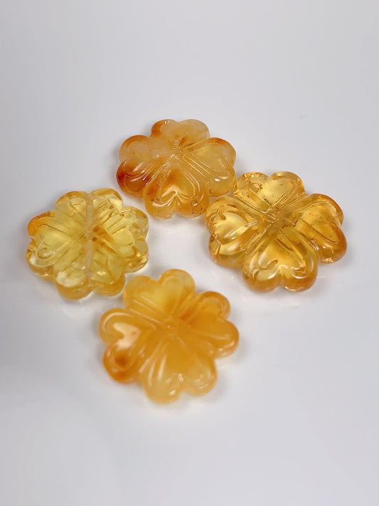 Natural Yellow Amber Flower Gemstone: Heart Cut (15mm-17mm)