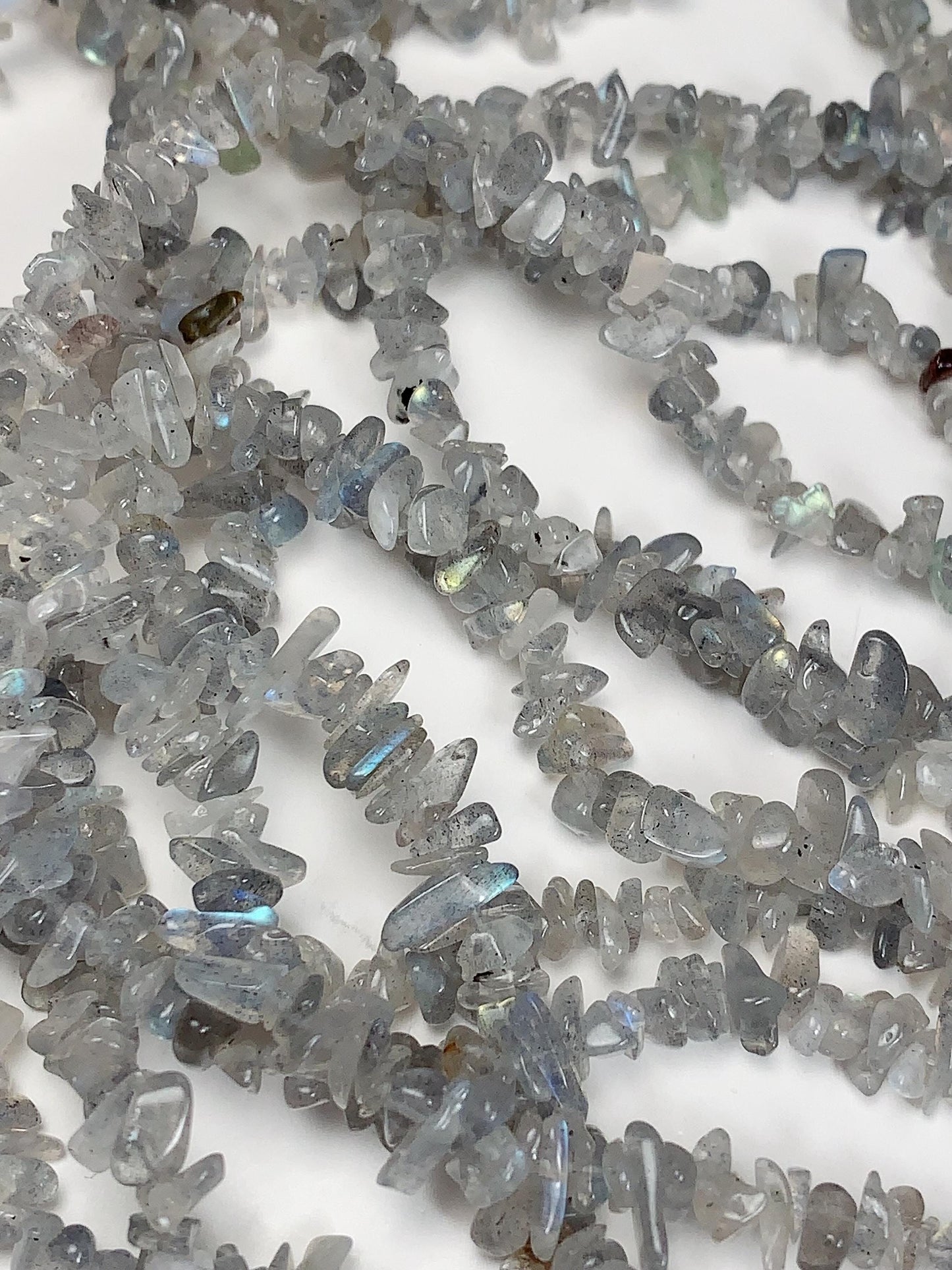 Labradorite Chip Beads: 32" Gray Blue Gemstone Nuggets (3-8mm)