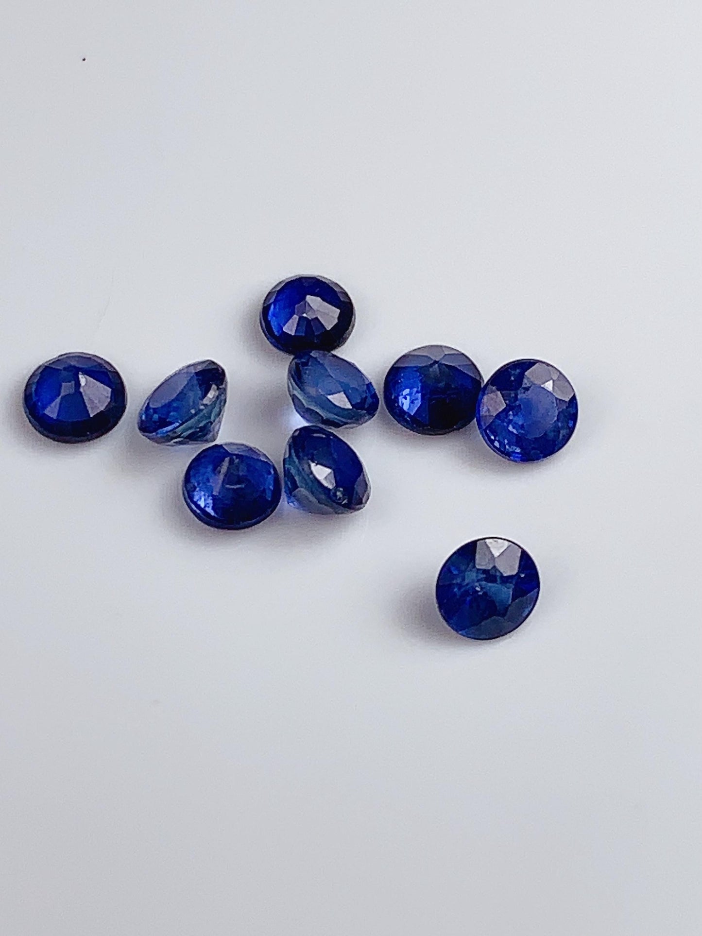 Natural Blue Sapphire Gemstone: Round Faceted Cut, Loose Gems (3-5mm)