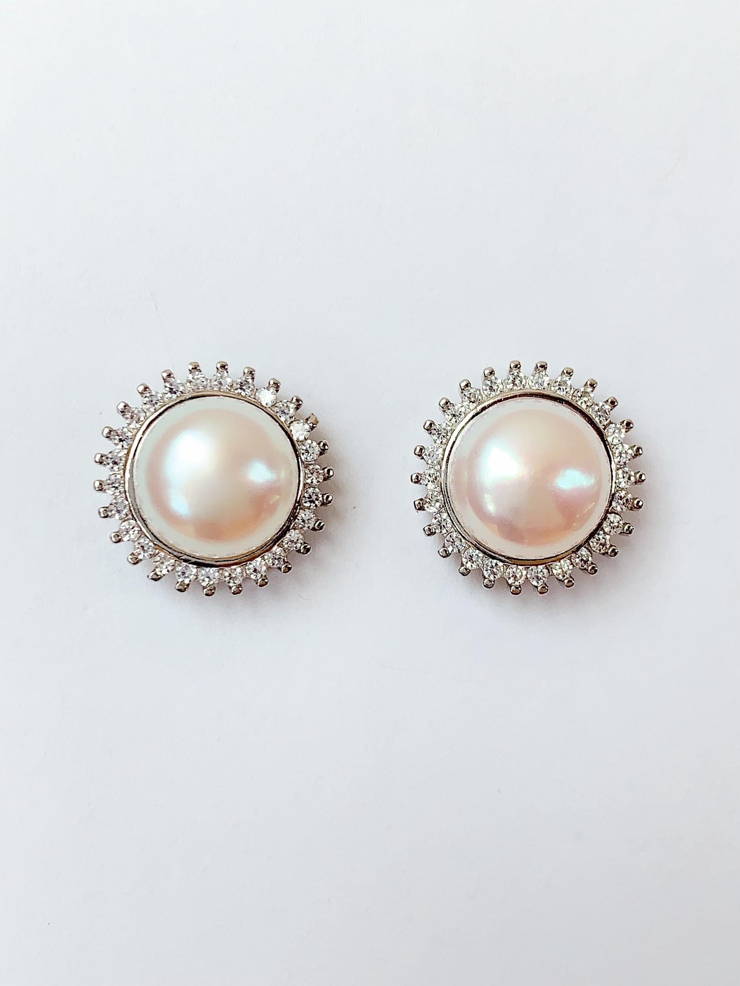 9mm Freshwater Pearl Earrings: 18k White Gold Plated Sterling Silver Studs