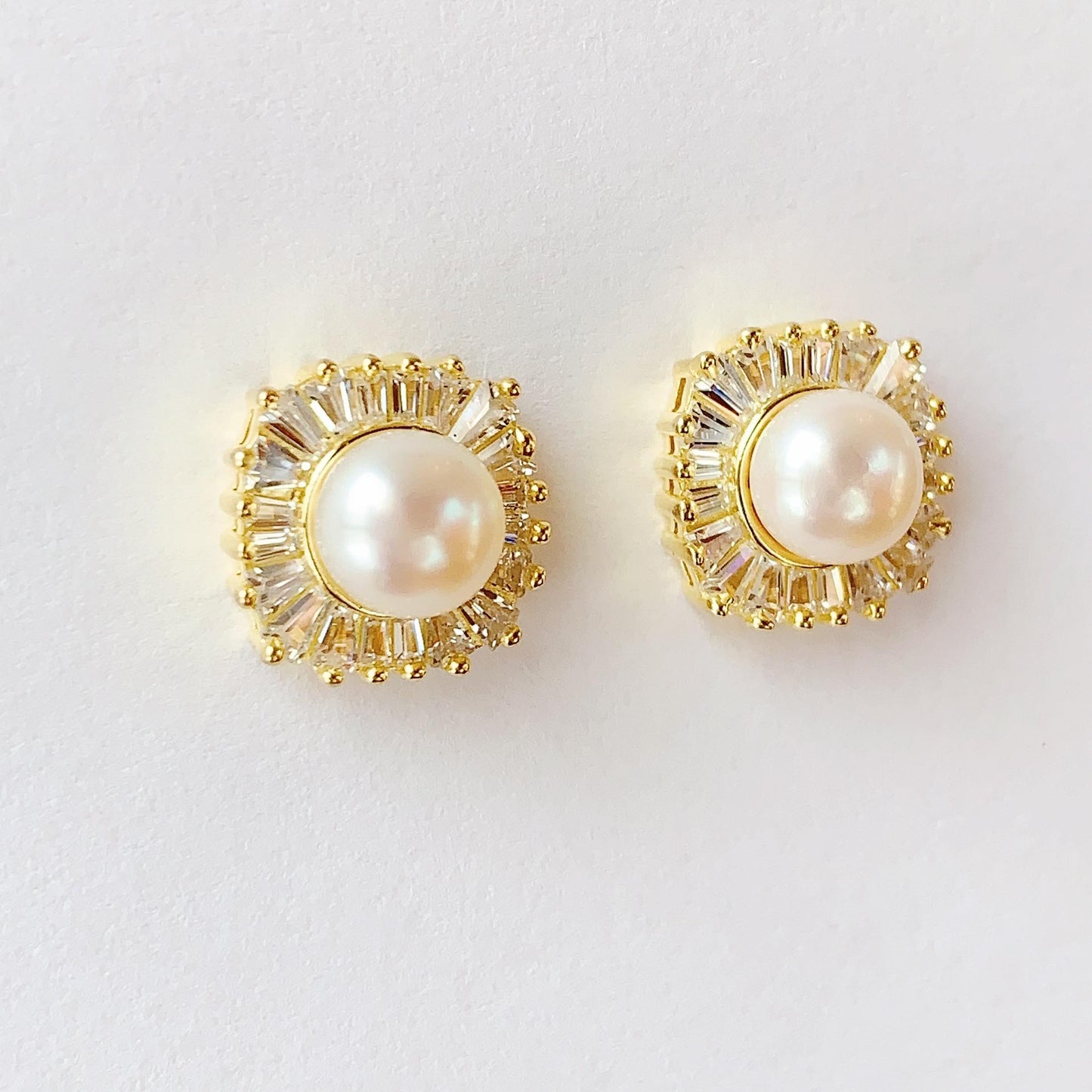 7mm Freshwater Pearl Earrings: 18k White Gold Plated Sterling Silver Studs