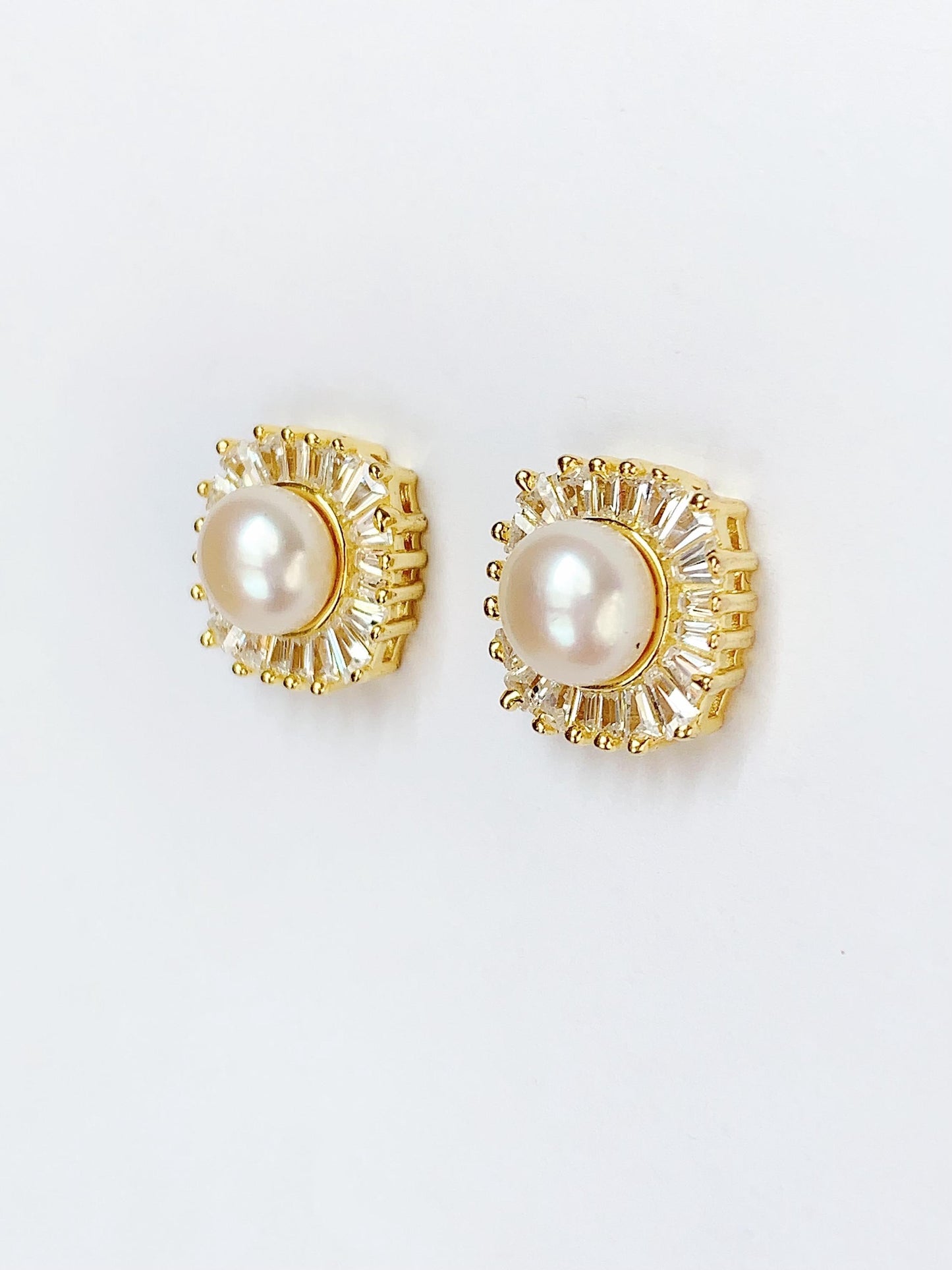 7mm Freshwater Pearl Earrings: 18k White Gold Plated Sterling Silver Studs