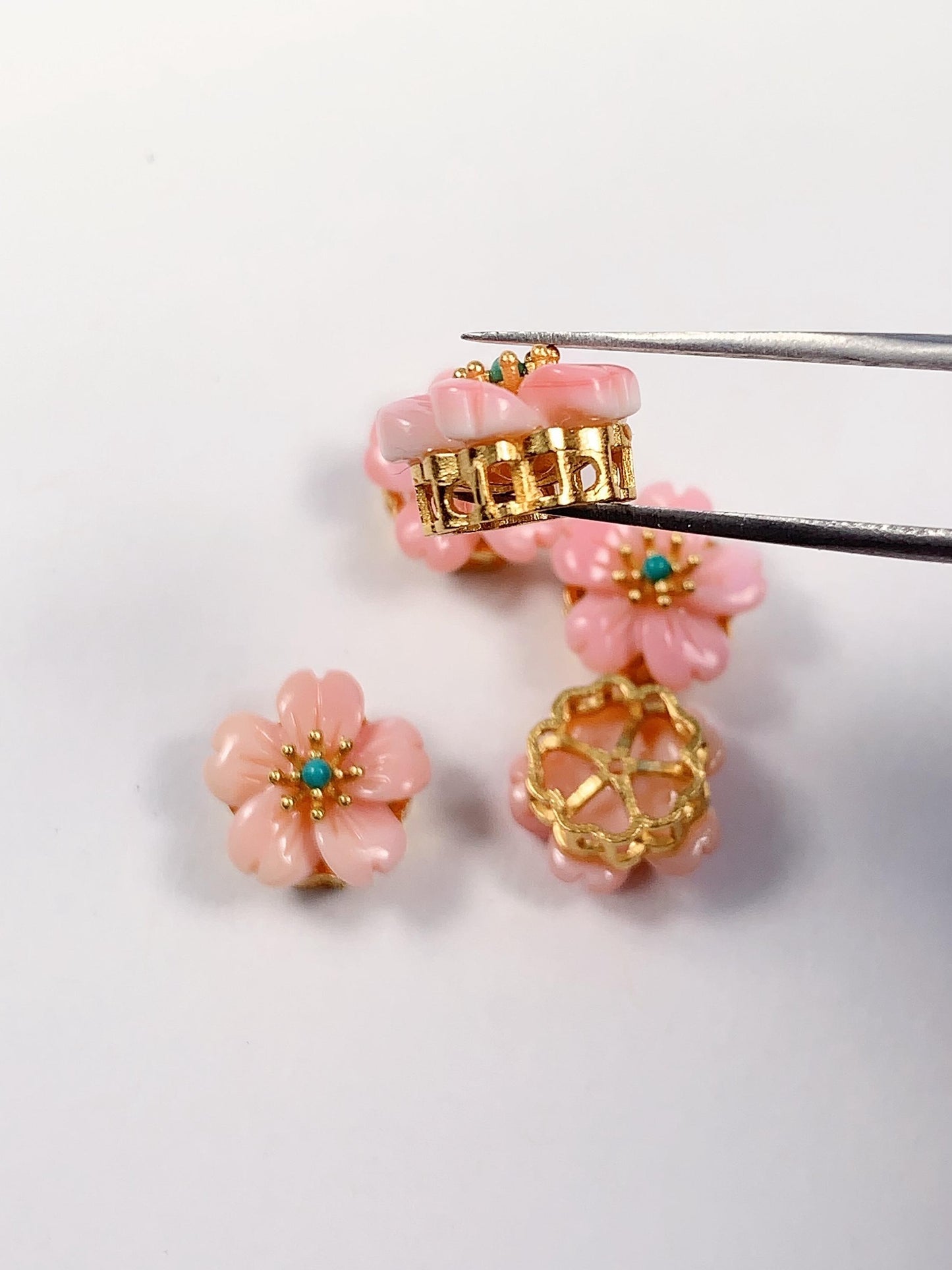 11mm Carved Pink Queen Conch Flower Bead: DIY Gemstone Pendant