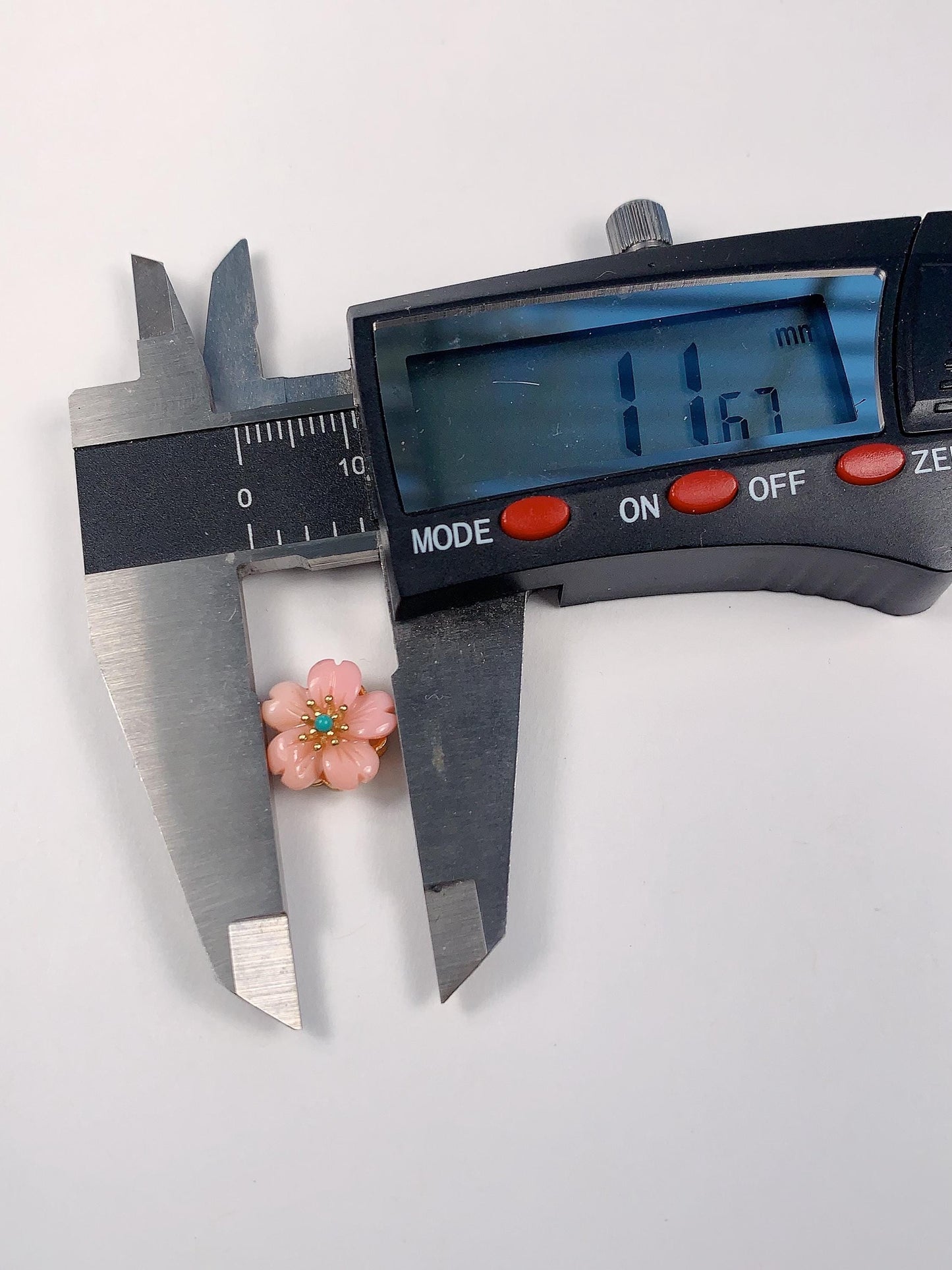 11mm Carved Pink Queen Conch Flower Bead: DIY Gemstone Pendant