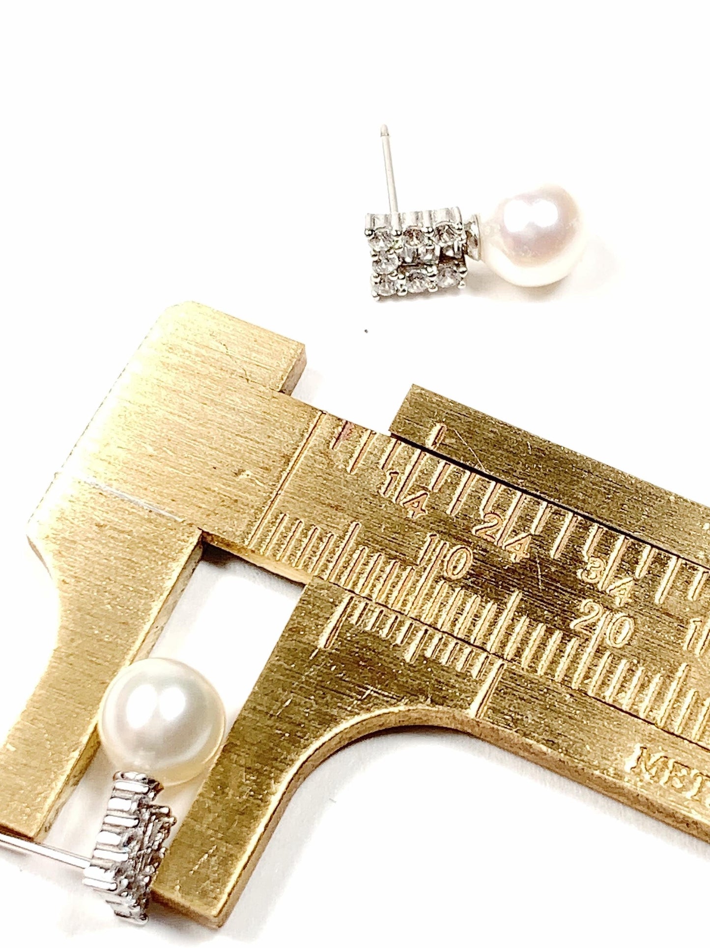 Freshwater Pearl Earrings: 6.5mm Sterling Silver Studs