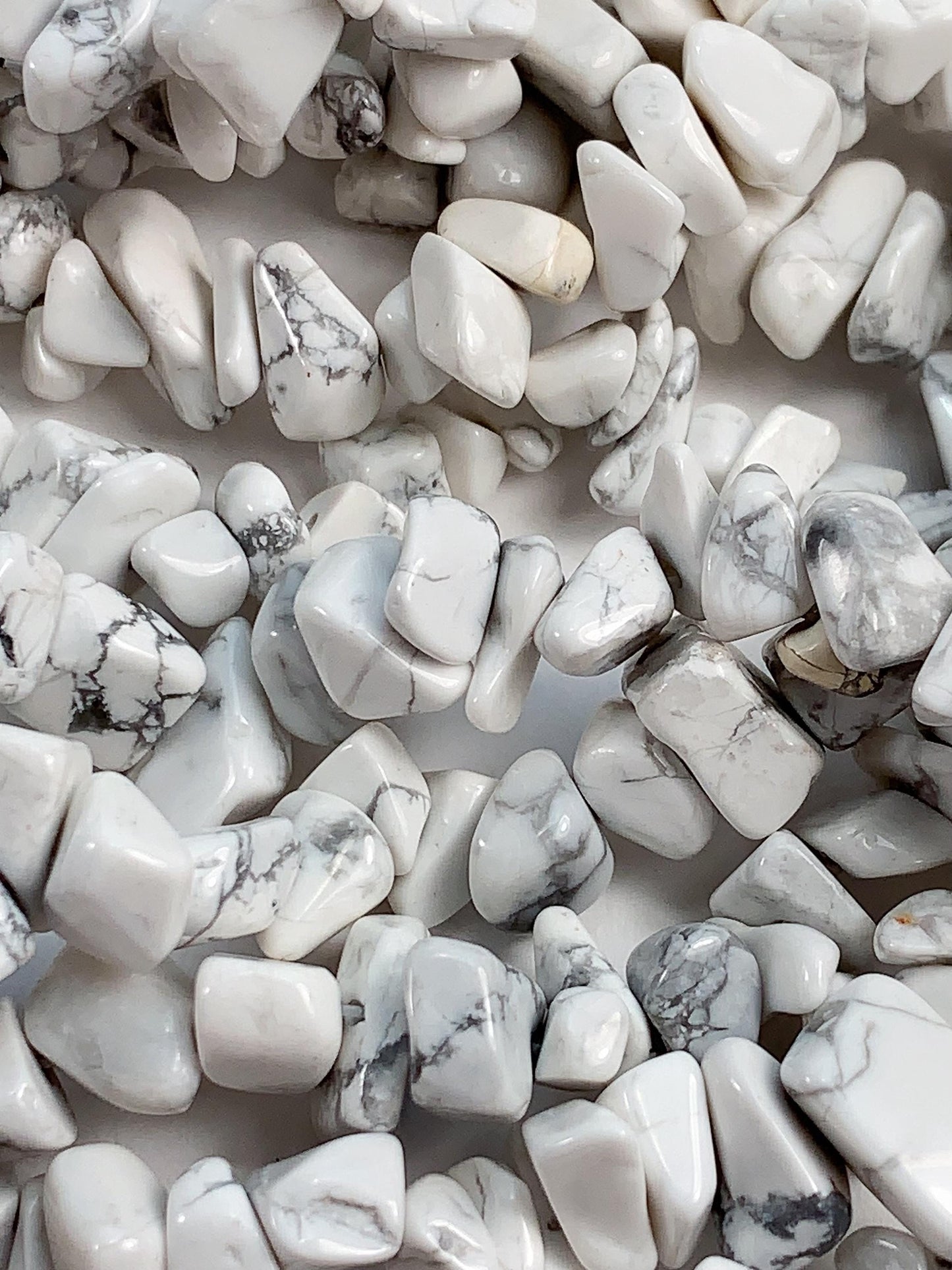 Howlite Nugget Beads: Gray White Irregular Chips, 32" Strand