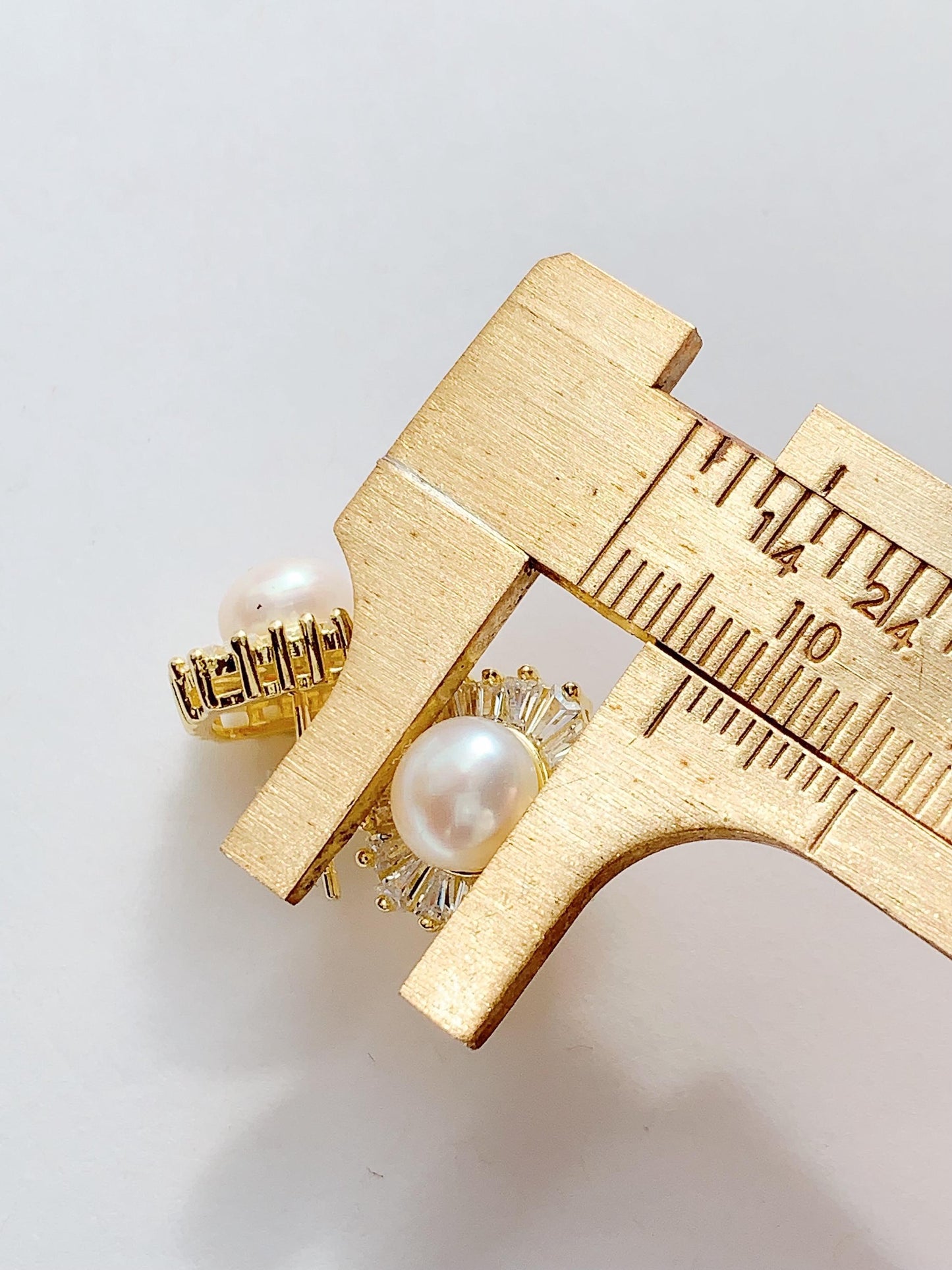 7mm Freshwater Pearl Earrings: 18k White Gold Plated Sterling Silver Studs