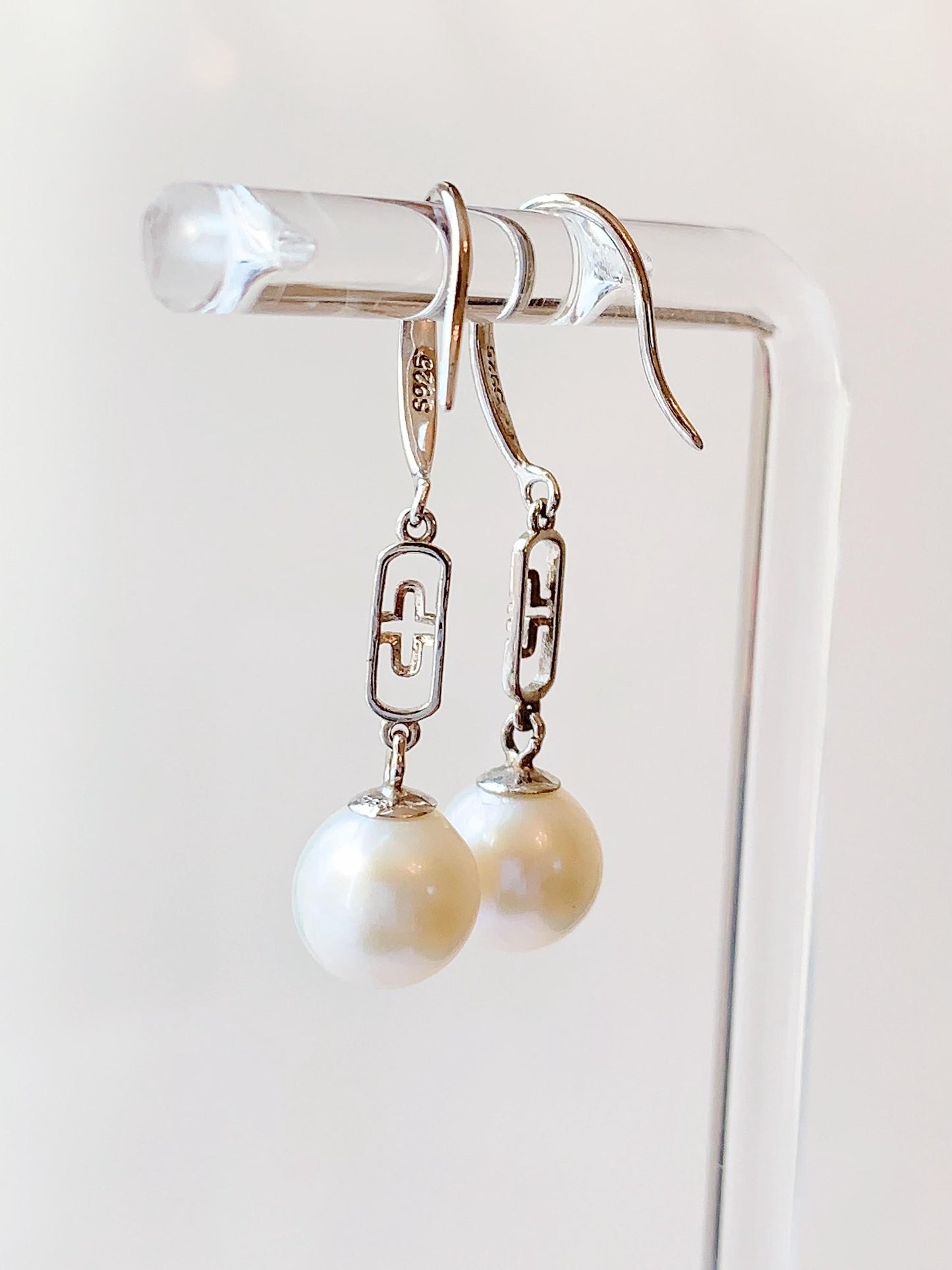 Freshwater Pearl Earrings: 18k Gold Plated Sterling Silver Dangle