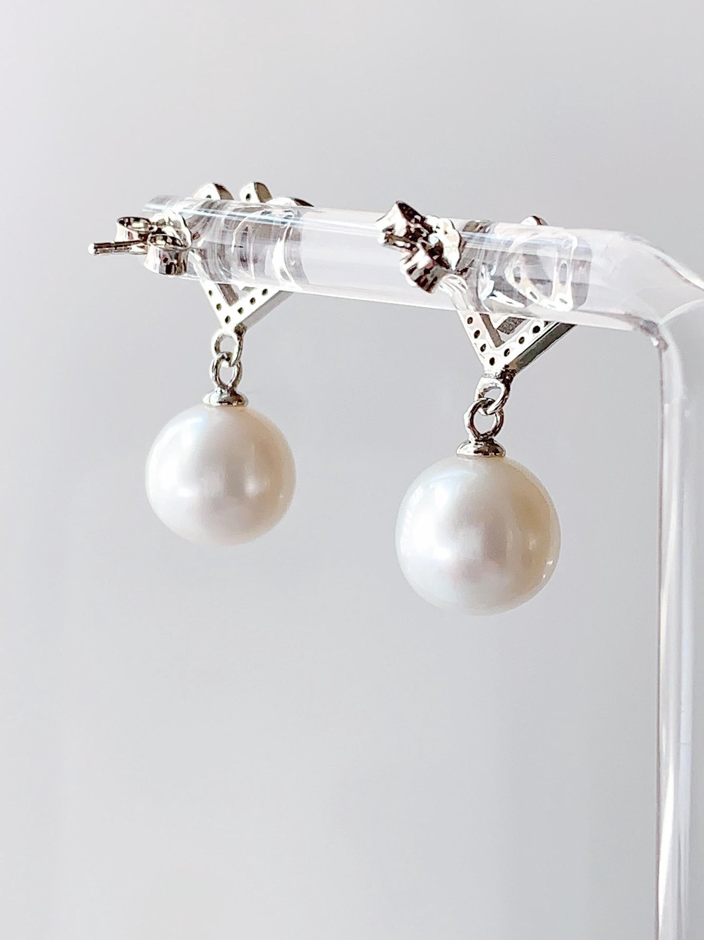 9mm Freshwater Pearl Earrings: Heart, 18K White Gold Plated