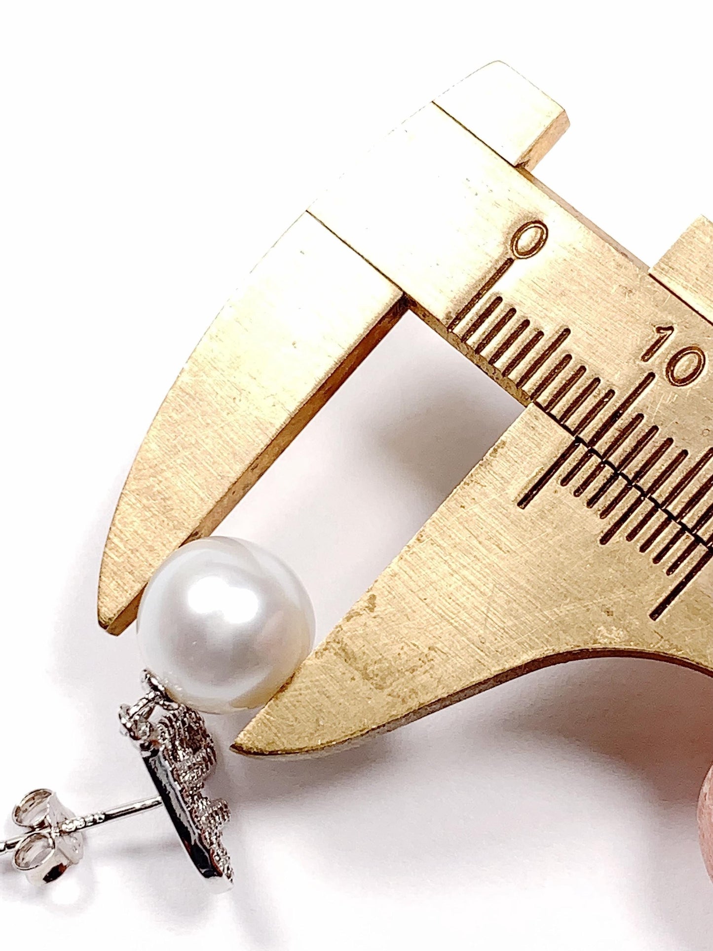 9mm Freshwater Pearl Earrings: Heart, 18K White Gold Plated