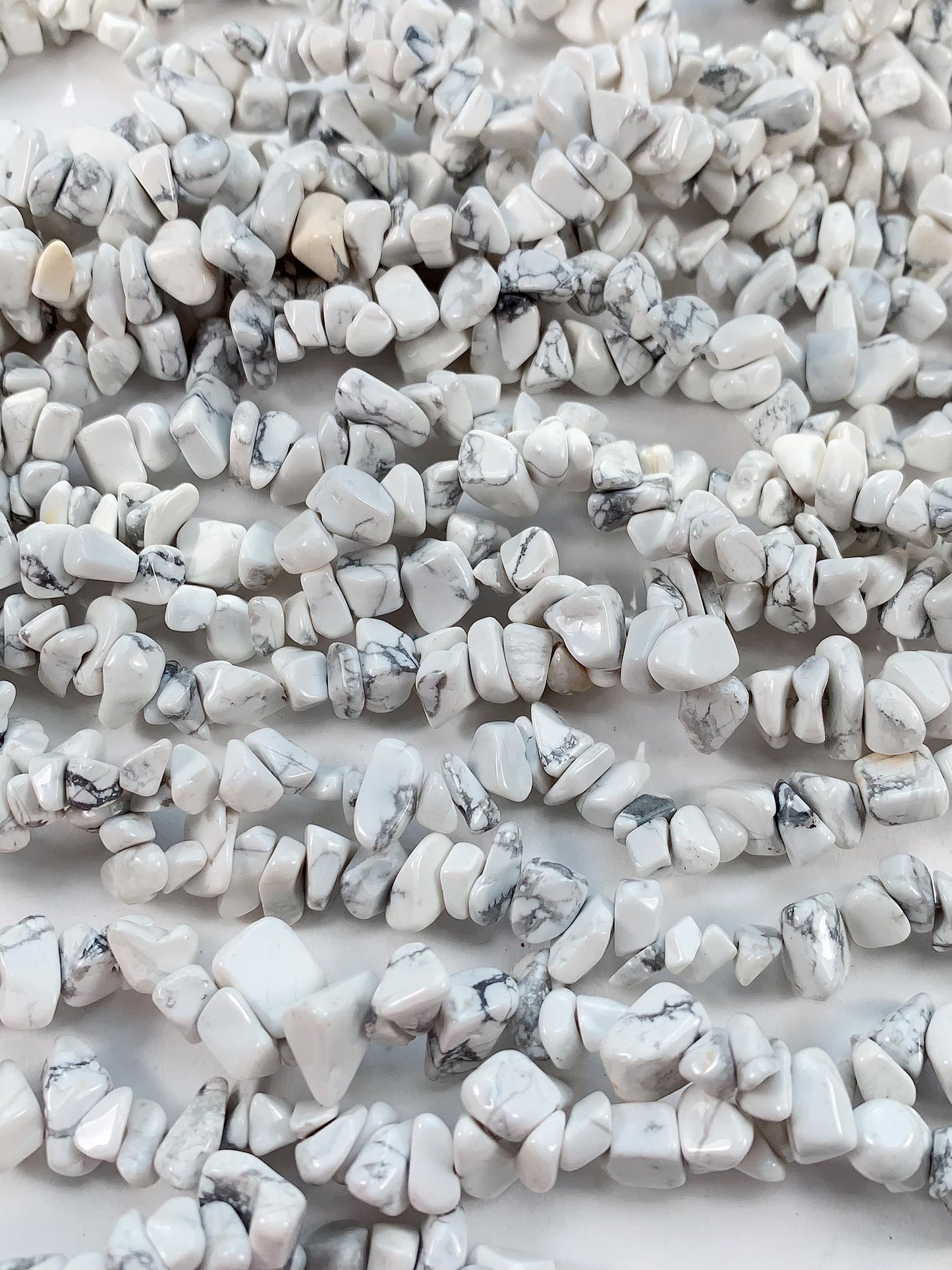 Howlite Nugget Beads: Gray White Irregular Chips, 32" Strand