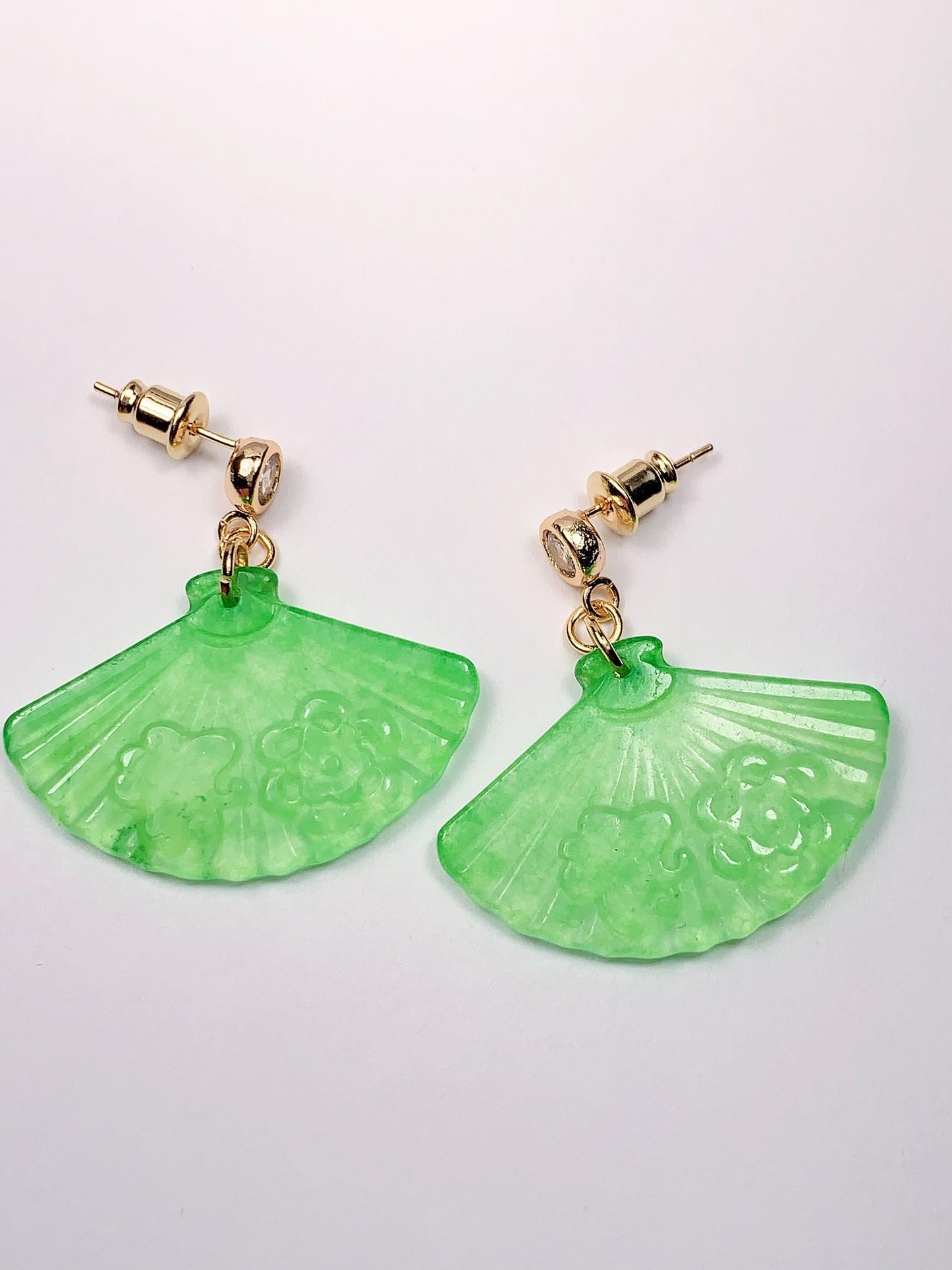 Natural Green Jade 14K Yellow Gold Filled Earrings Ear Stud Fan carved