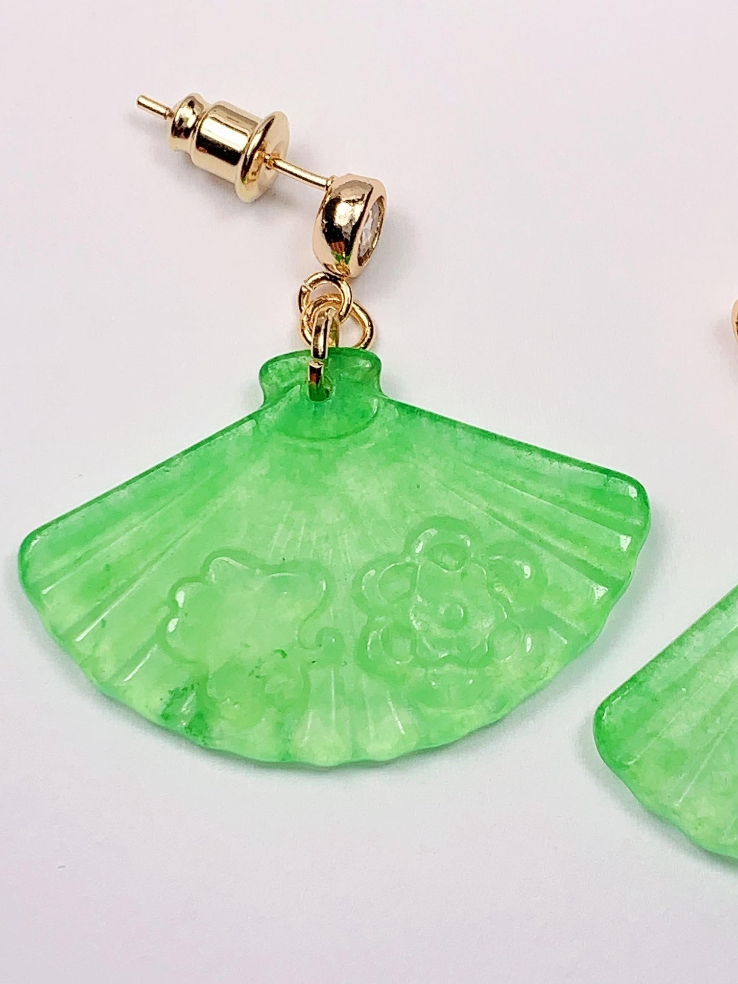 Natural Green Jade 14K Yellow Gold Filled Earrings Ear Stud Fan carved