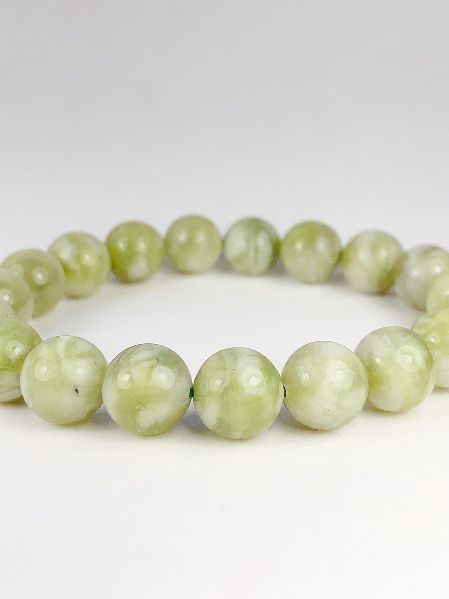 Genuine Natural Green Grape Sepentine Jade Smooth Round Stretch Bracelet   10mm Birthstone