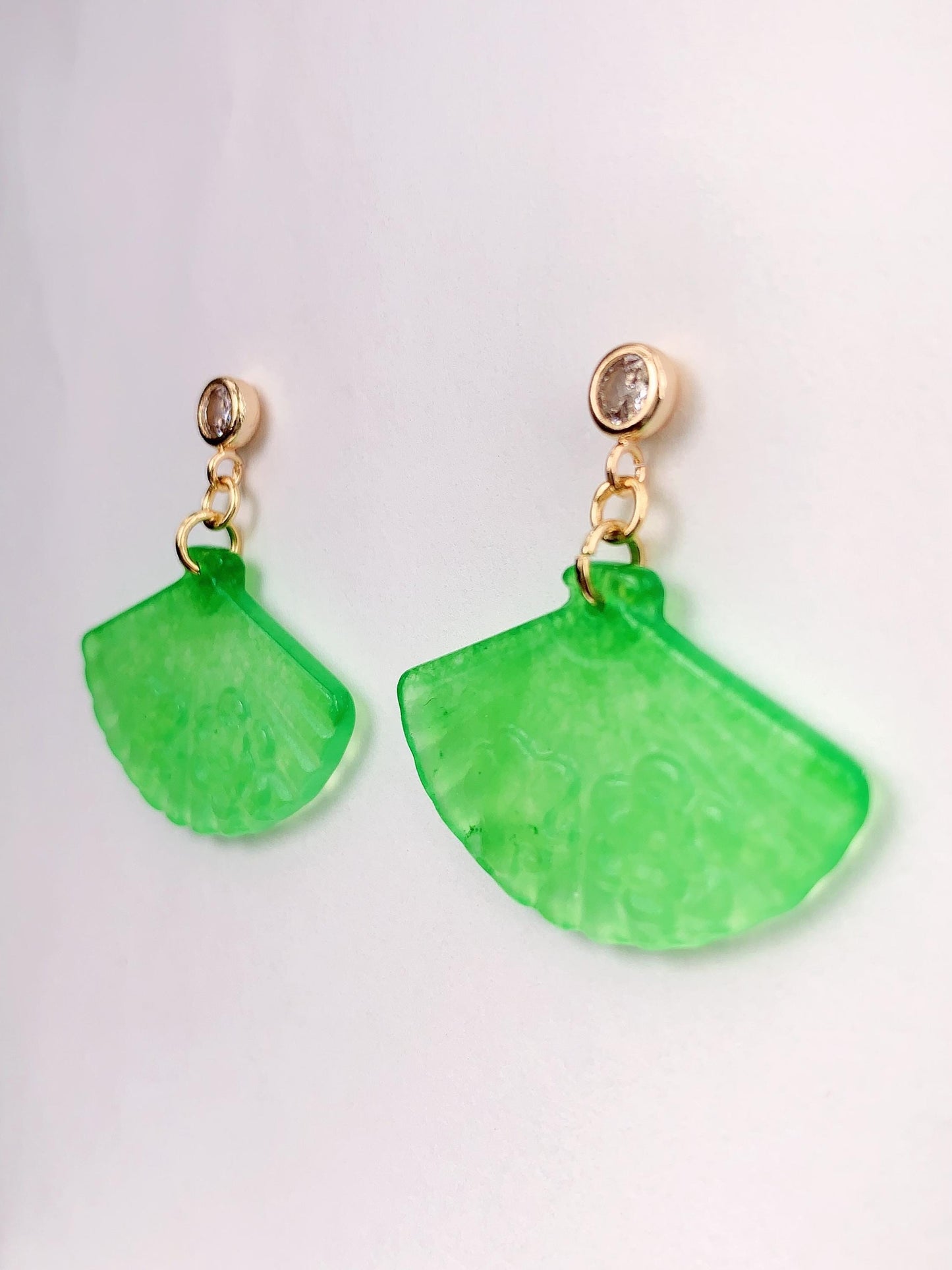 Natural Green Jade 14K Yellow Gold Filled Earrings Ear Stud Fan carved