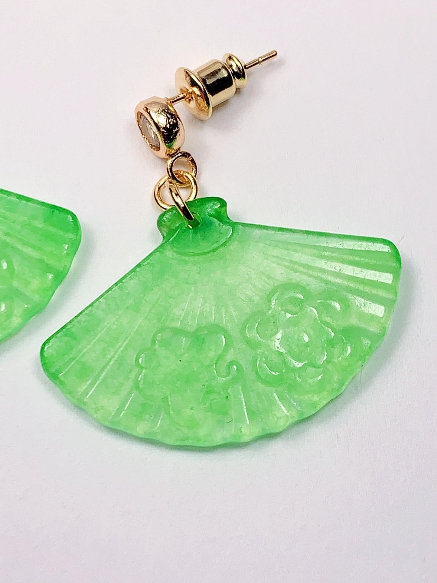 Natural Green Jade 14K Yellow Gold Filled Earrings Ear Stud Fan carved