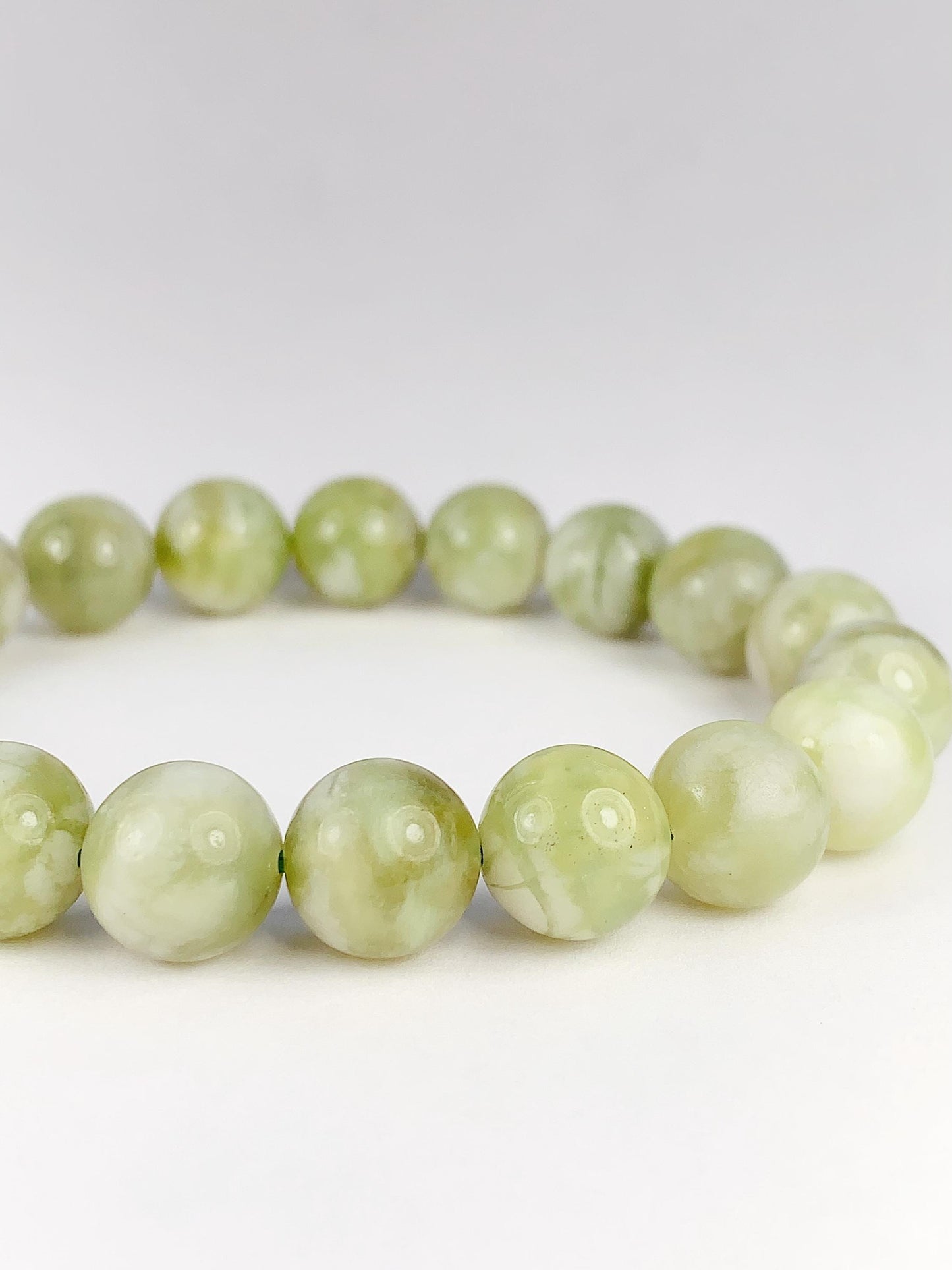 Genuine Natural Green Grape Sepentine Jade Smooth Round Stretch Bracelet   10mm Birthstone