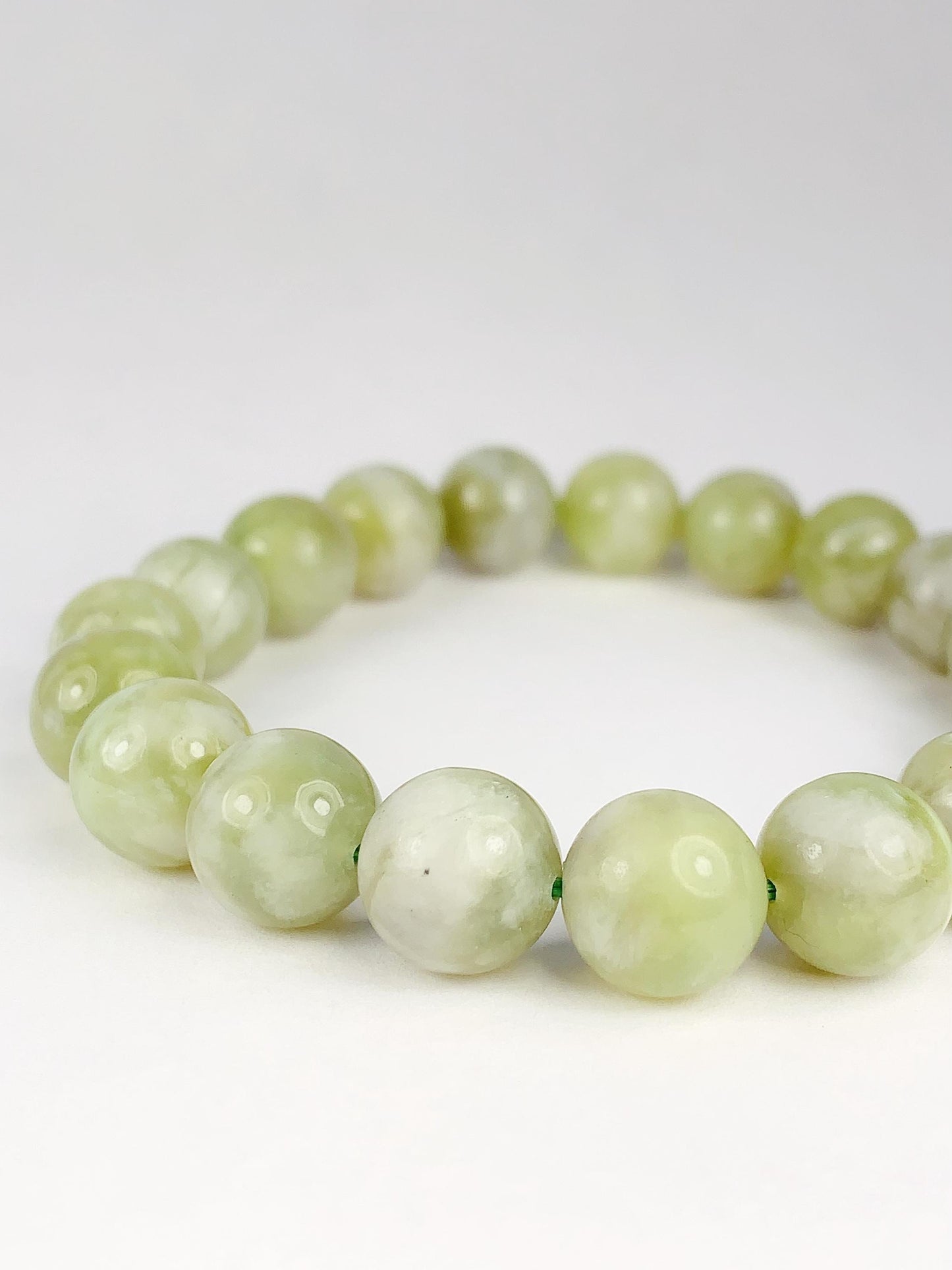 Genuine Natural Green Grape Sepentine Jade Smooth Round Stretch Bracelet   10mm Birthstone