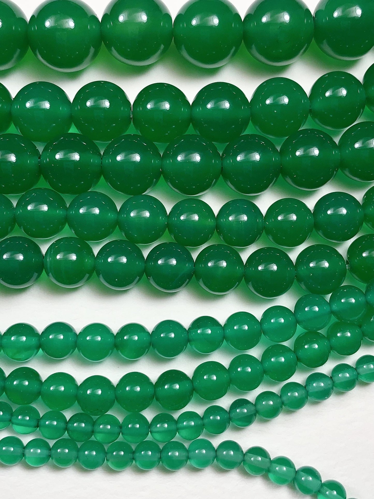 Deep Green Onyx Agate Beads: AAA Grade, Smooth Round, 15.5" Strand