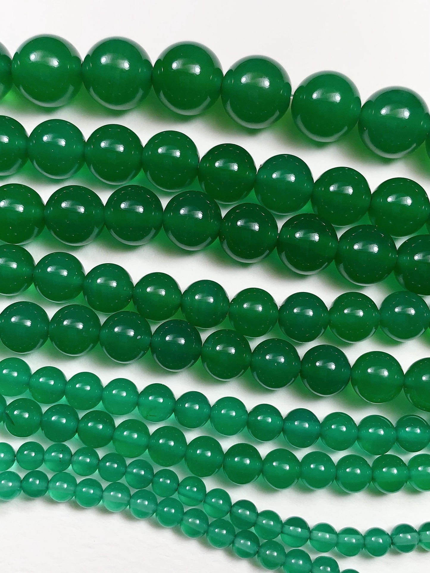 Deep Green Onyx Agate Beads: AAA Grade, Smooth Round, 15.5" Strand