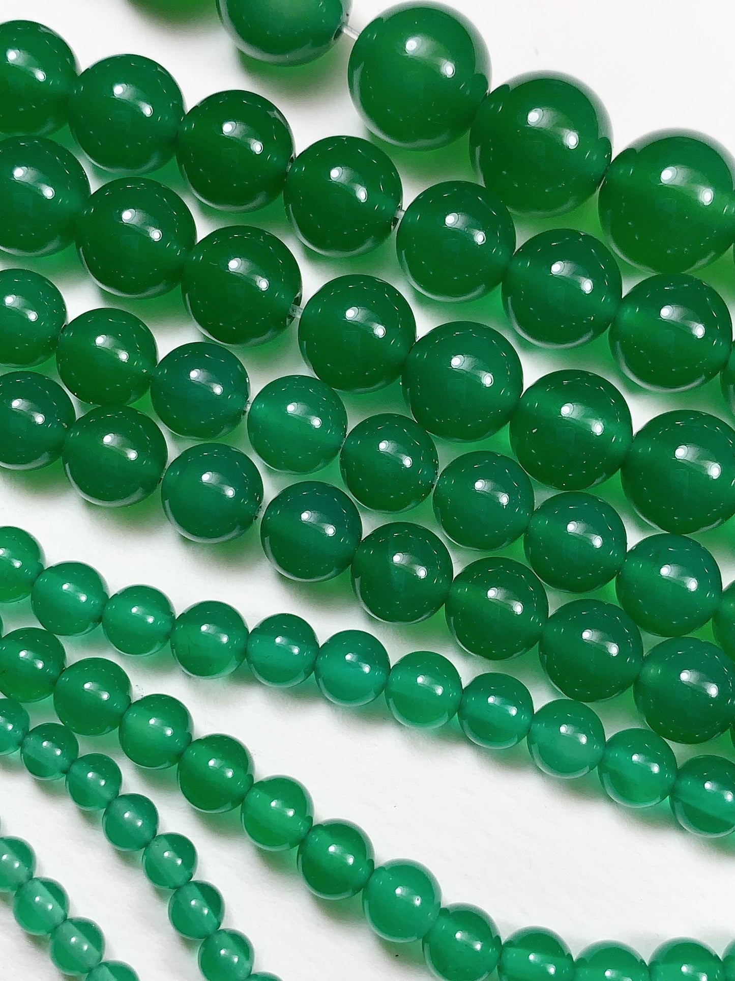 Deep Green Onyx Agate Beads: AAA Grade, Smooth Round, 15.5" Strand