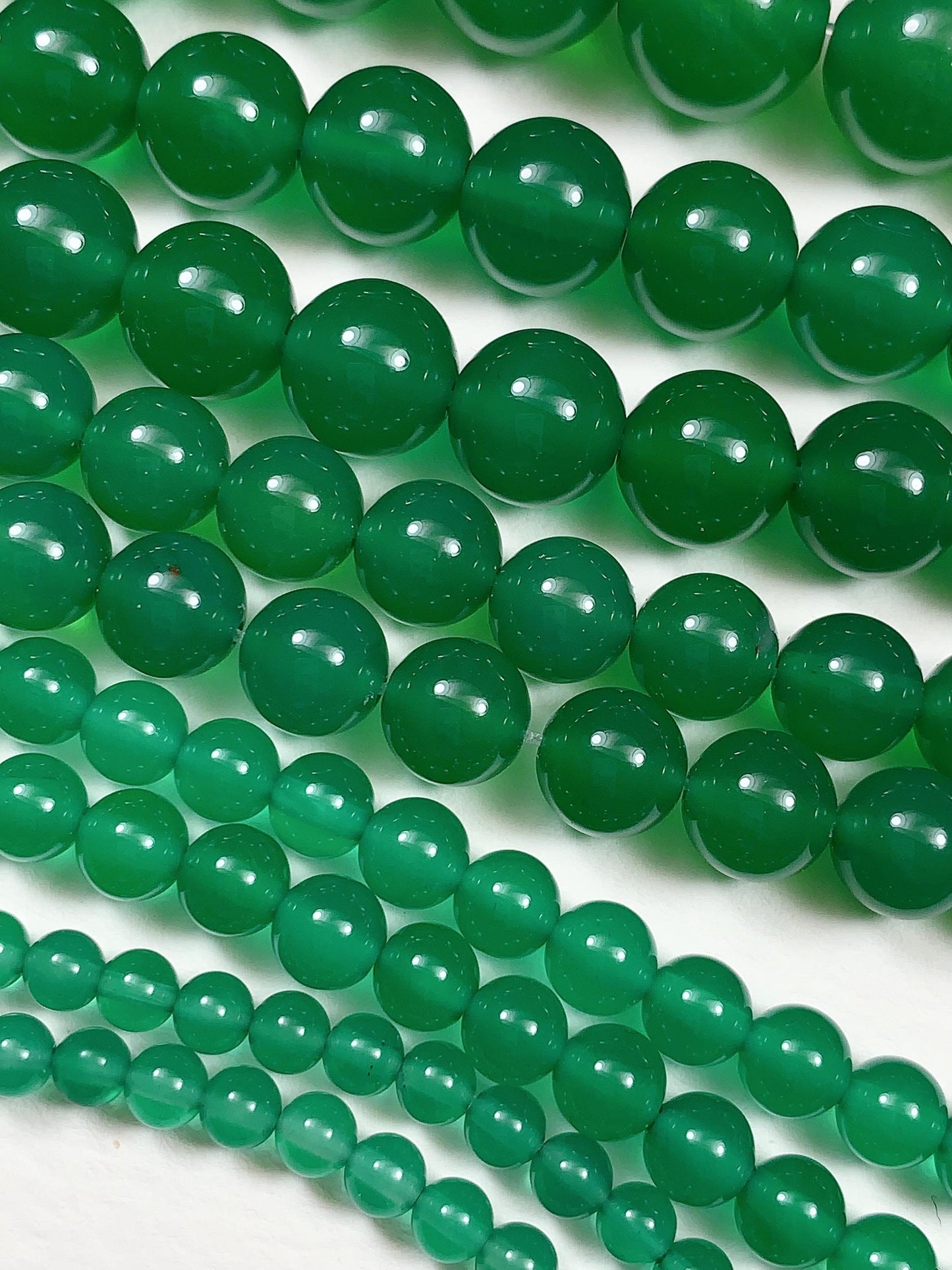 Deep Green Onyx Agate Beads: AAA Grade, Smooth Round, 15.5" Strand