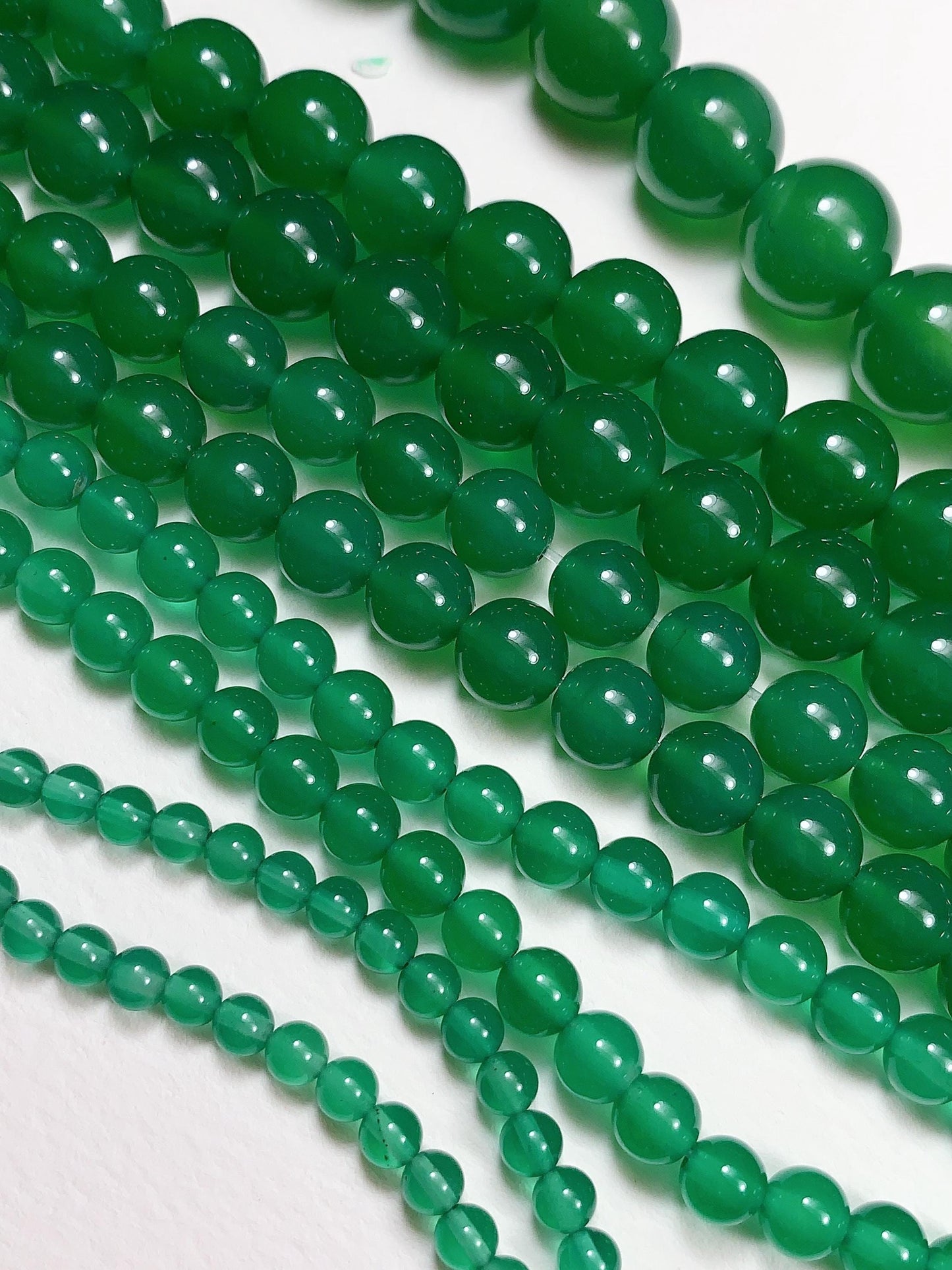 Deep Green Onyx Agate Beads: AAA Grade, Smooth Round, 15.5" Strand