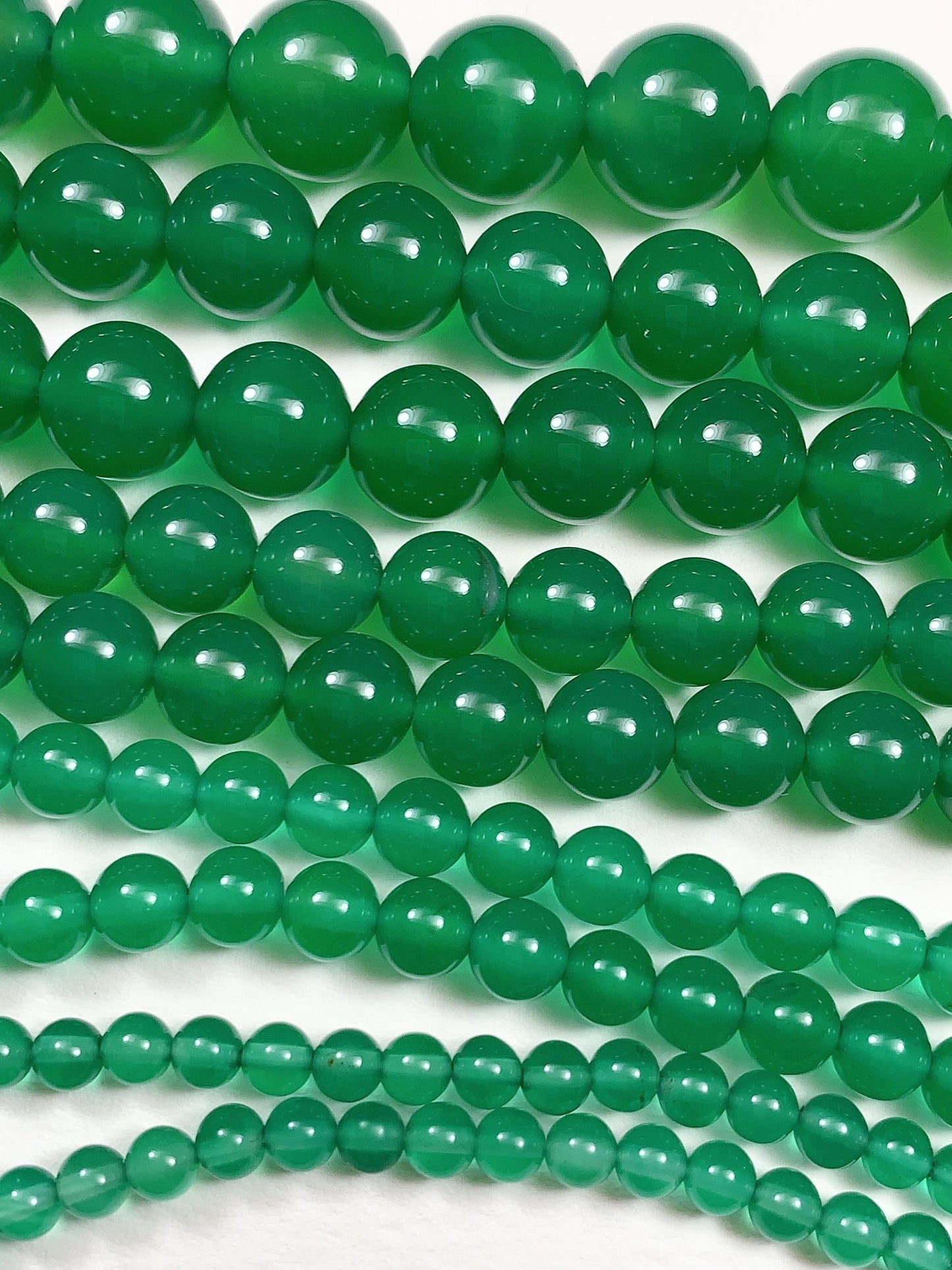 Deep Green Onyx Agate Beads: AAA Grade, Smooth Round, 15.5" Strand