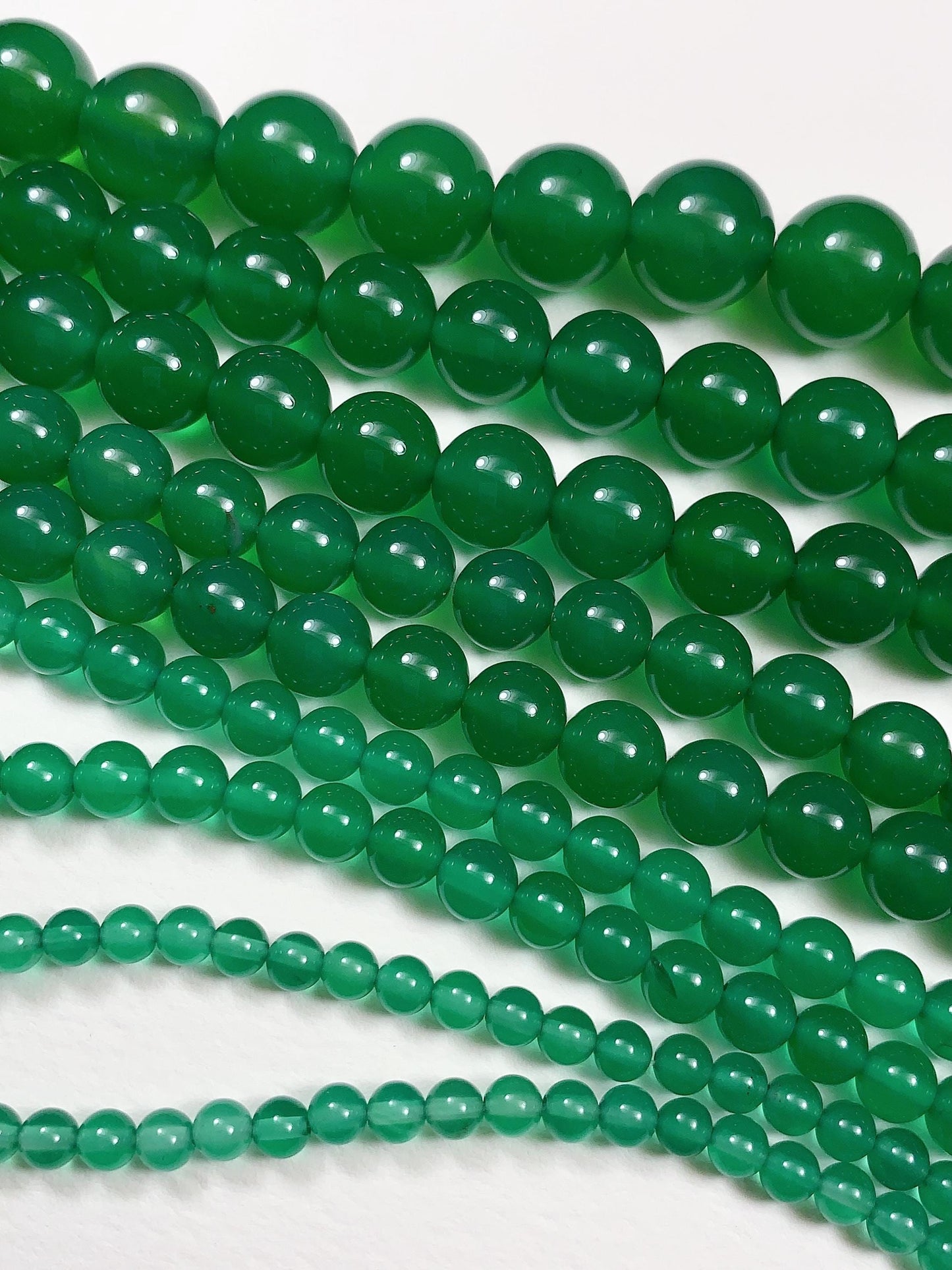 Deep Green Onyx Agate Beads: AAA Grade, Smooth Round, 15.5" Strand