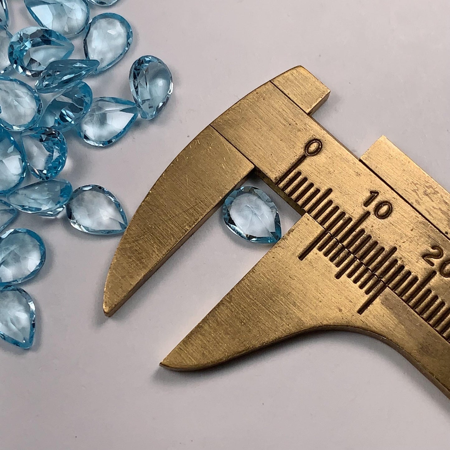 8mmx6mm Grade AAA Genuine Natural Sky Blue Topaz  Loose Gems Gemstone faceted Drop cut