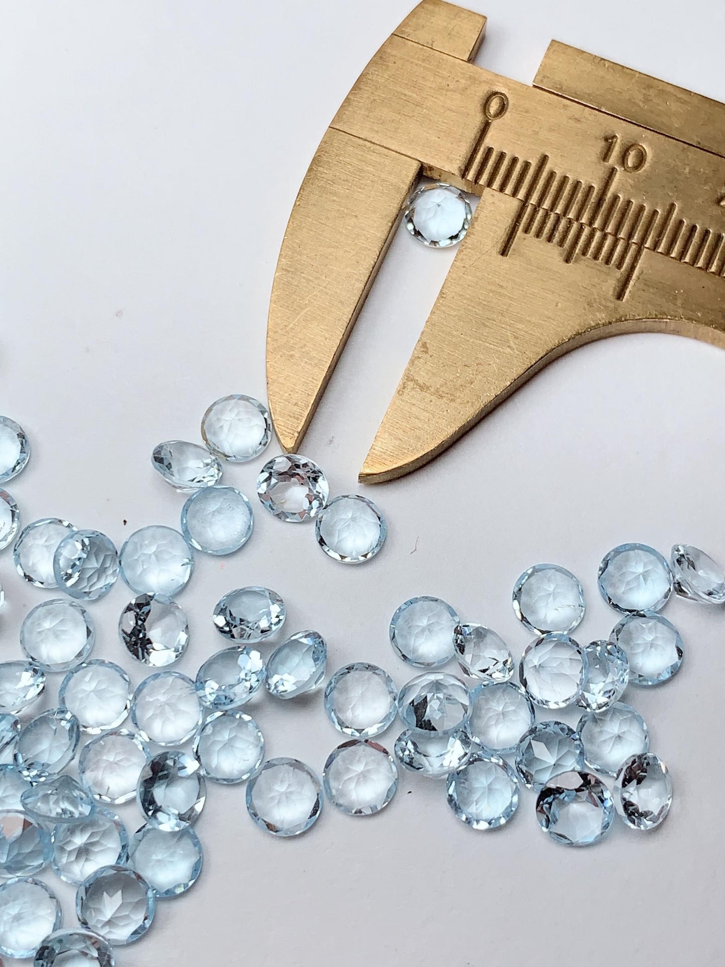 5mm Grade AAA Genuine Natural Blue Topaz  Loose Gems Gemstone faceted round cut