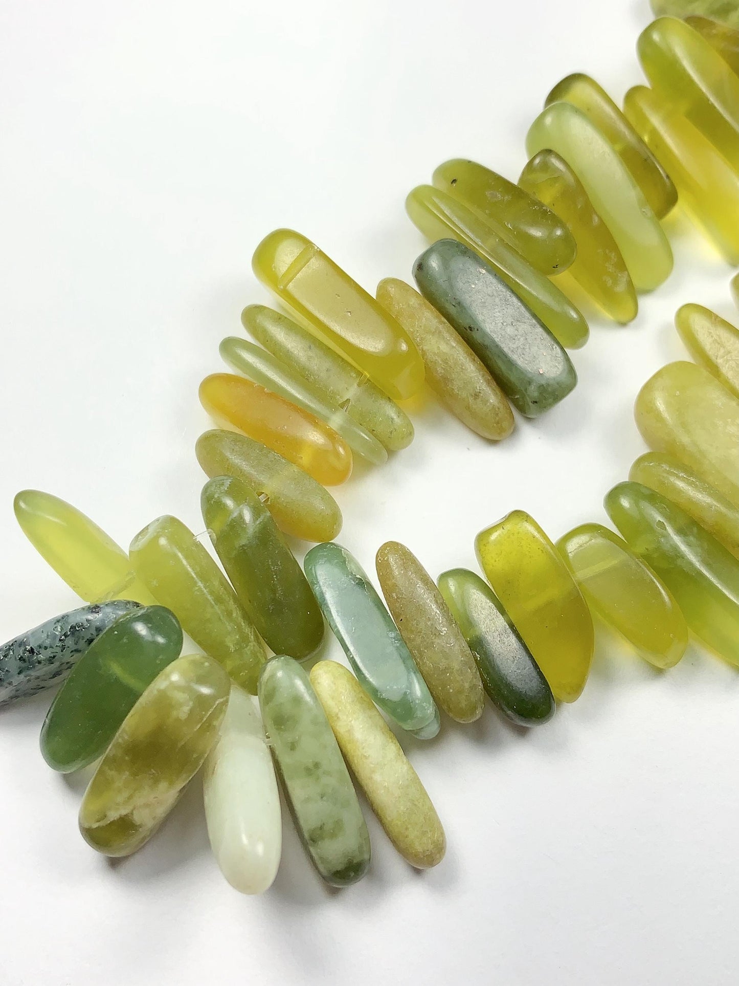 15-18mm Natural Green Yellow Serpentine Jade Stick Spike Nugget Pebble Irregular Chips Beads Strand 15 Jewelry Making DIY Gemstone