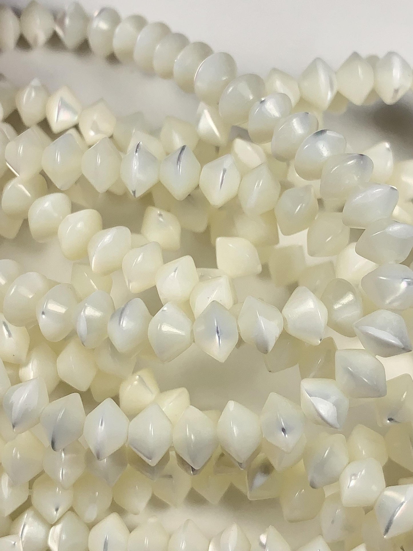 4x6mm AAA Natural White Mother of pearl Shell Bicone Rondelle Shape Beads 15Strand