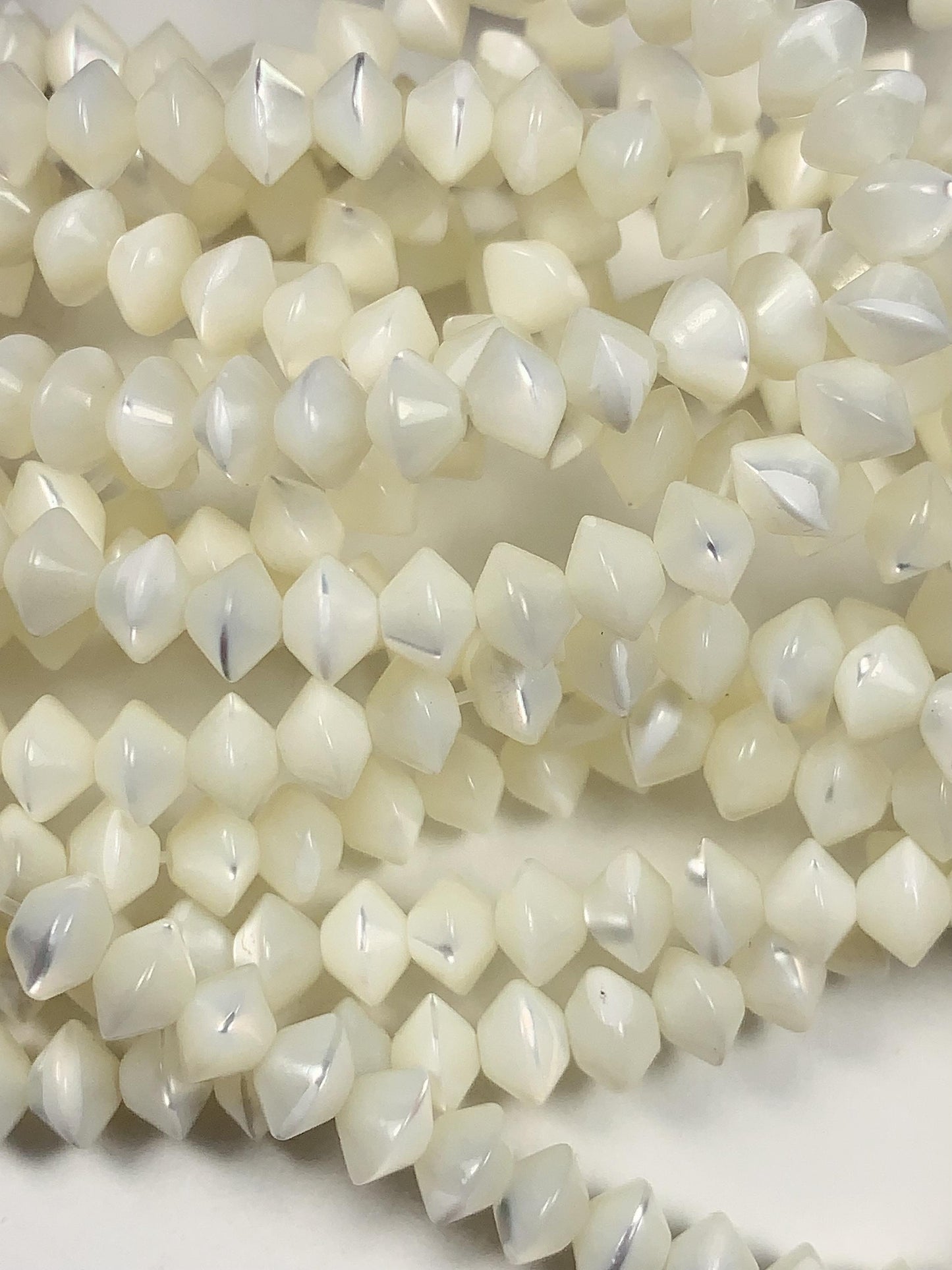 4x6mm AAA Natural White Mother of pearl Shell Bicone Rondelle Shape Beads 15Strand