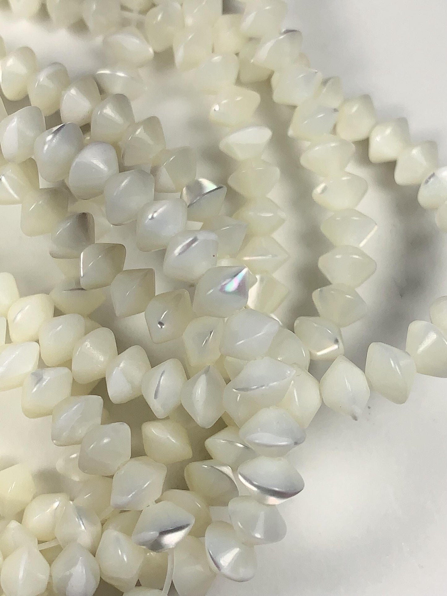 4x6mm AAA Natural White Mother of pearl Shell Bicone Rondelle Shape Beads 15Strand